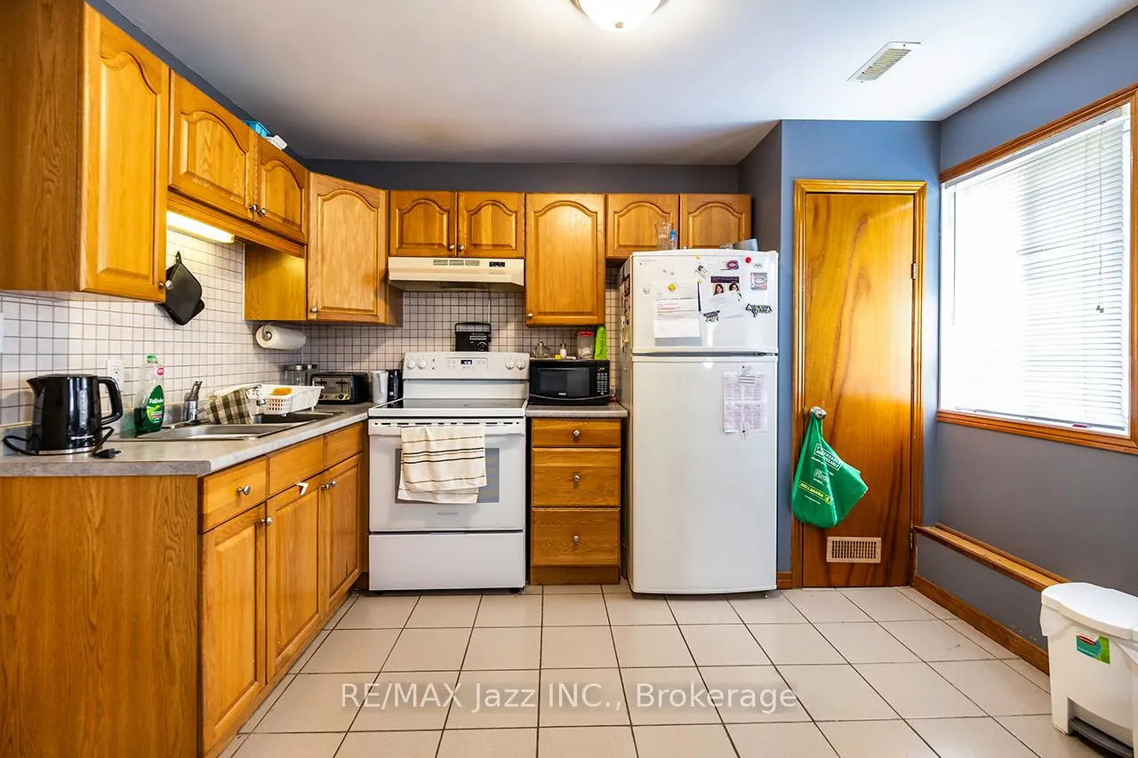 Photo 25 of 27 Waverley Road, Clarington, Bowmanville — HOMEH