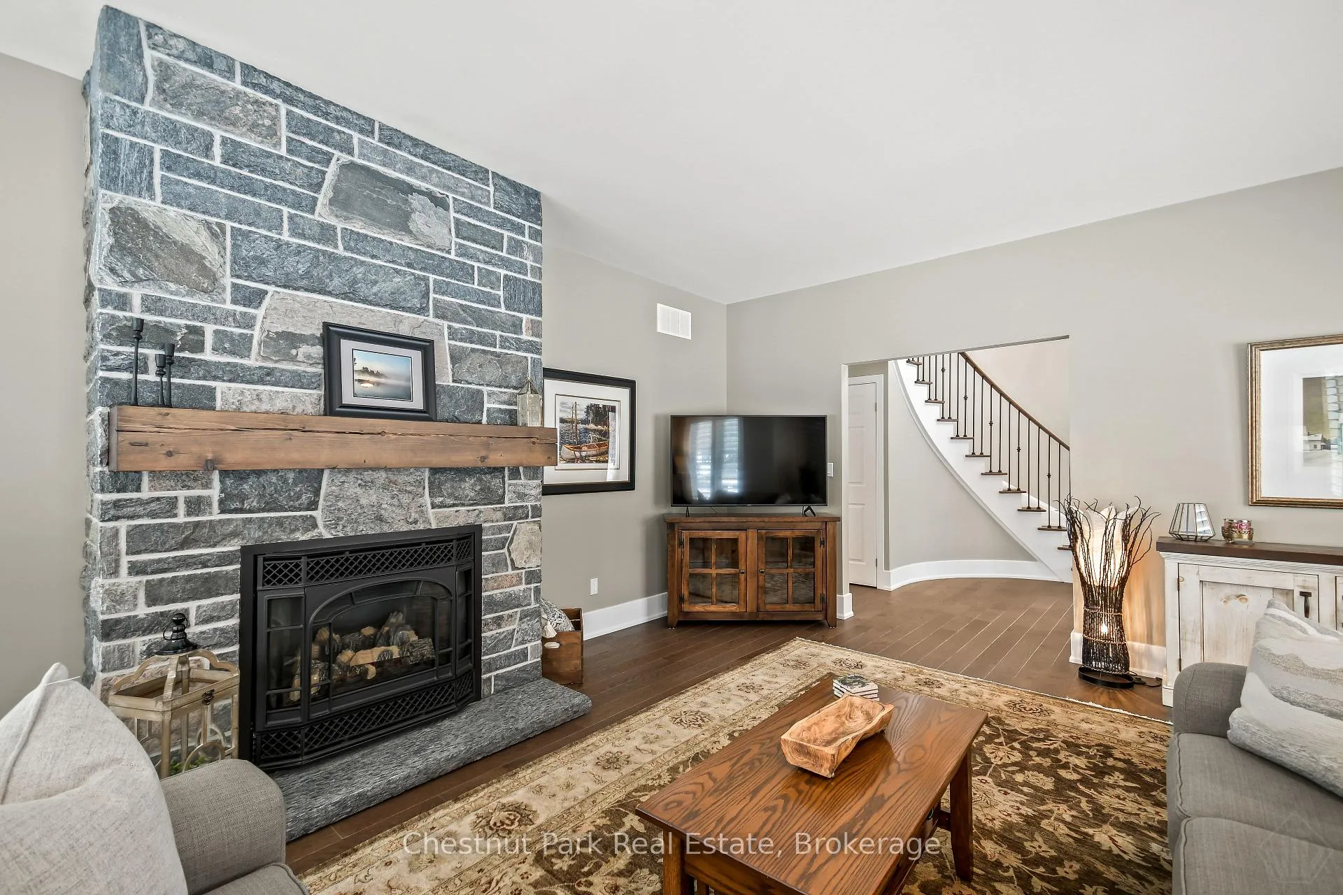 Photo 11 of 279 Santas Village Road, Bracebridge, Monck (Bracebridge) — HOMEH