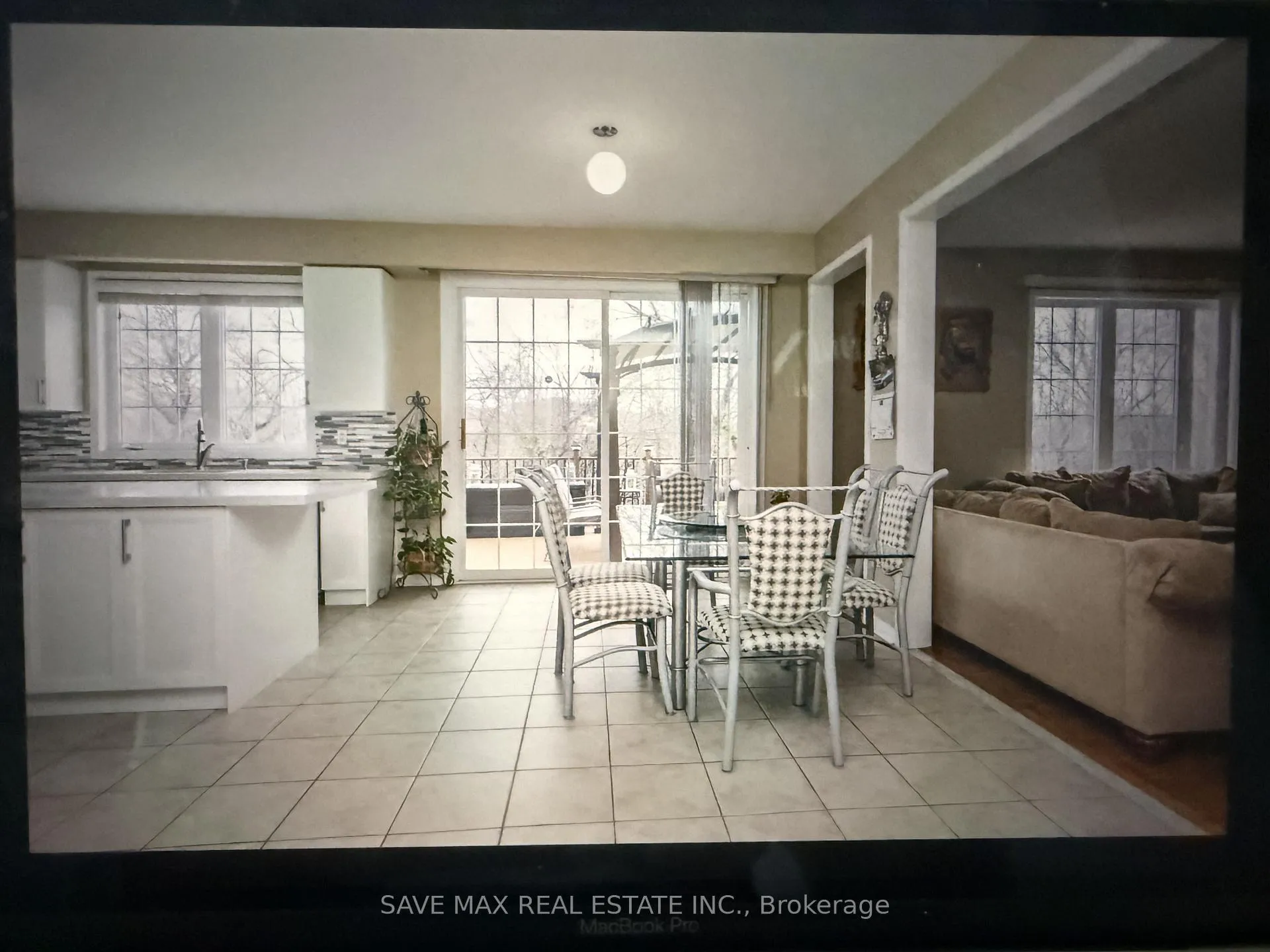 Photo 4 of 184 Treeline Boulevard, Brampton, Vales of Castlemore — HOMEH