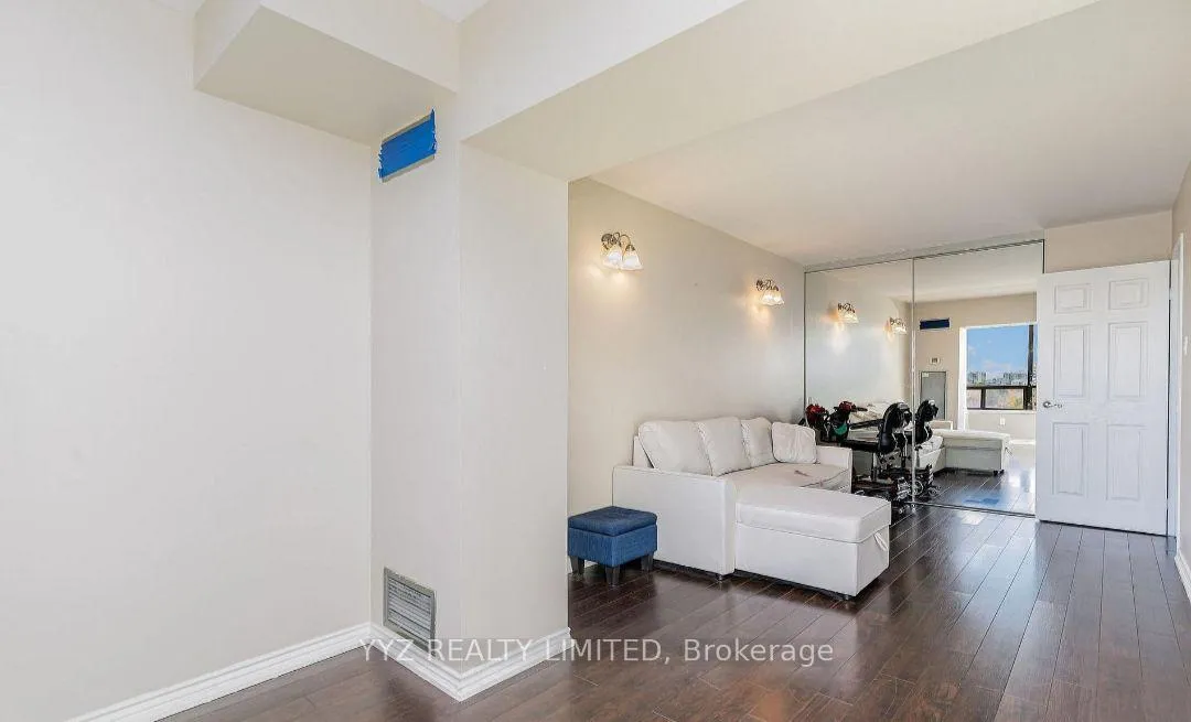 Photo 3 of Unit 807, 7440 Bathurst Street, Vaughan, Brownridge — HOMEH