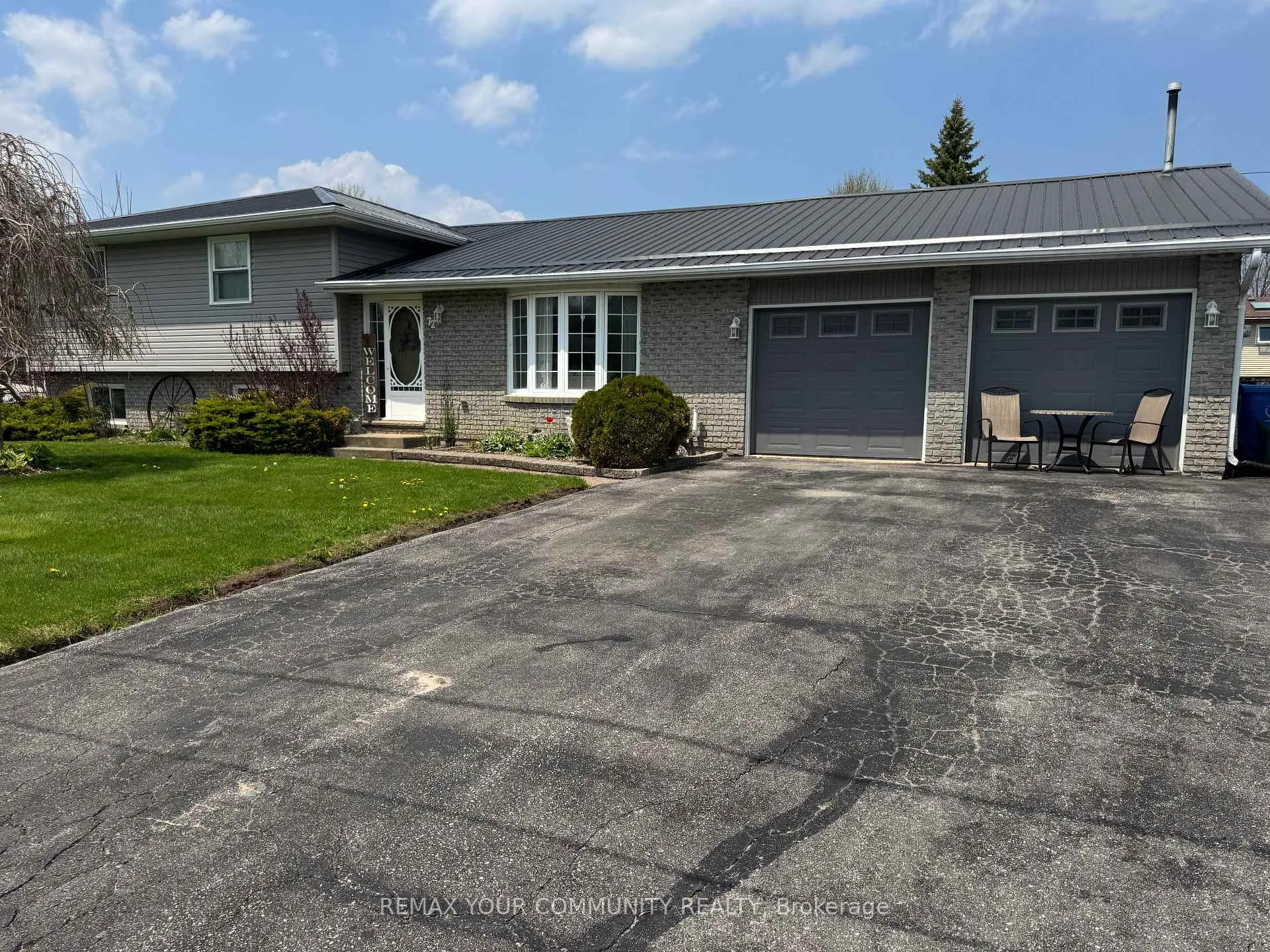 Photo 2 of 72 Douglas Street, Georgina, Sutton & Jackson's Point — HOMEH