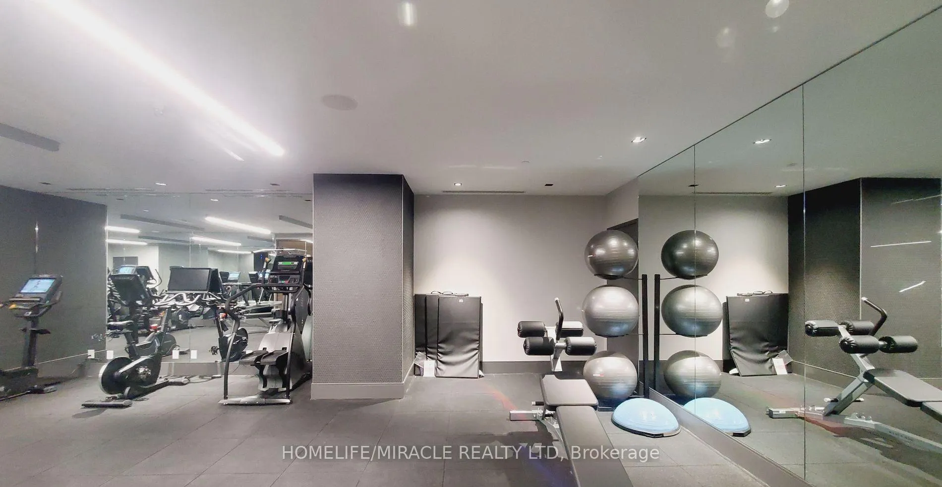 Photo 5 of Unit 1110, 8 Widmer Street, Toronto, Waterfront Communities — HOMEH