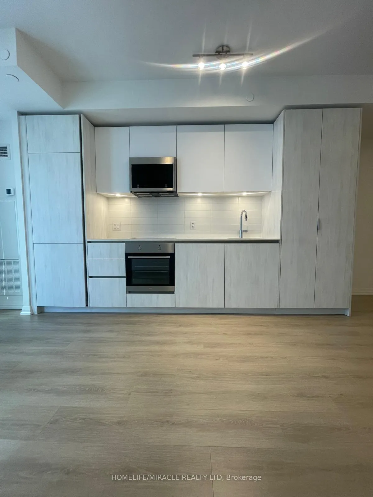 Photo 7 of Unit 1110, 8 Widmer Street, Toronto, Waterfront Communities — HOMEH