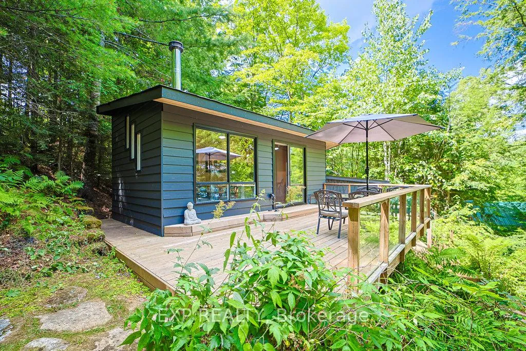 Front of 565 West Diamond Lake Road