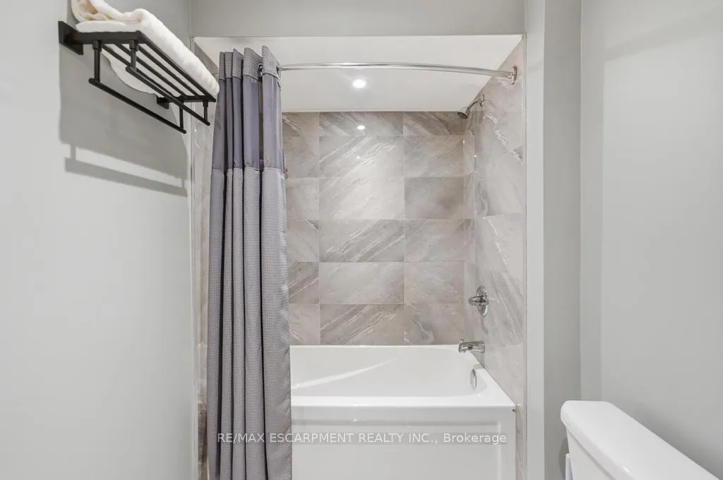 Photo 25 of 1119 Powerline Road E, Hamilton, Ancaster — HOMEH