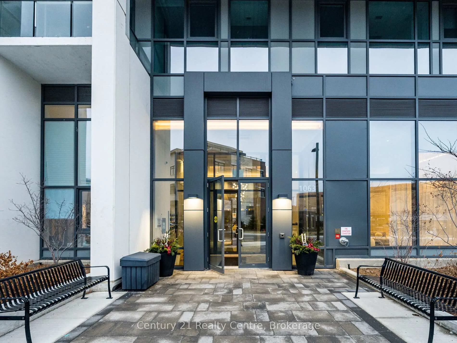Photo 3 of 1063 Douglas McCurdy Common, Mississauga, Lakeview — HOMEH