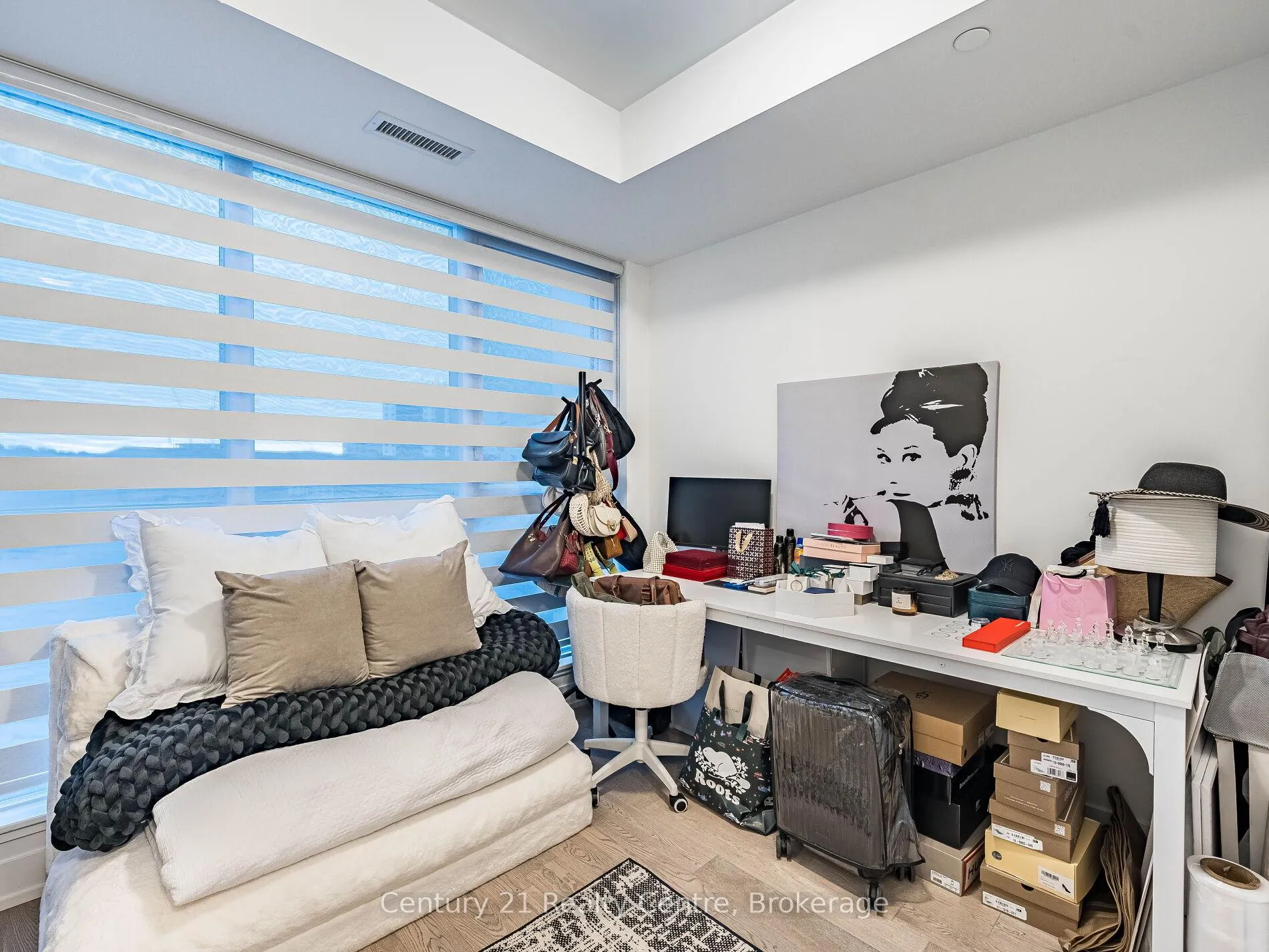 Photo 9 of 1063 Douglas McCurdy Common, Mississauga, Lakeview — HOMEH