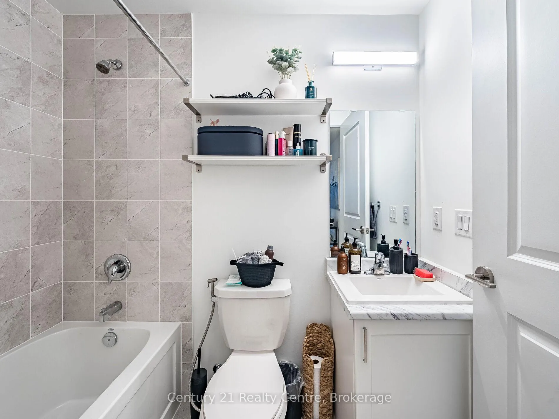 Photo 13 of 1063 Douglas McCurdy Common, Mississauga, Lakeview — HOMEH