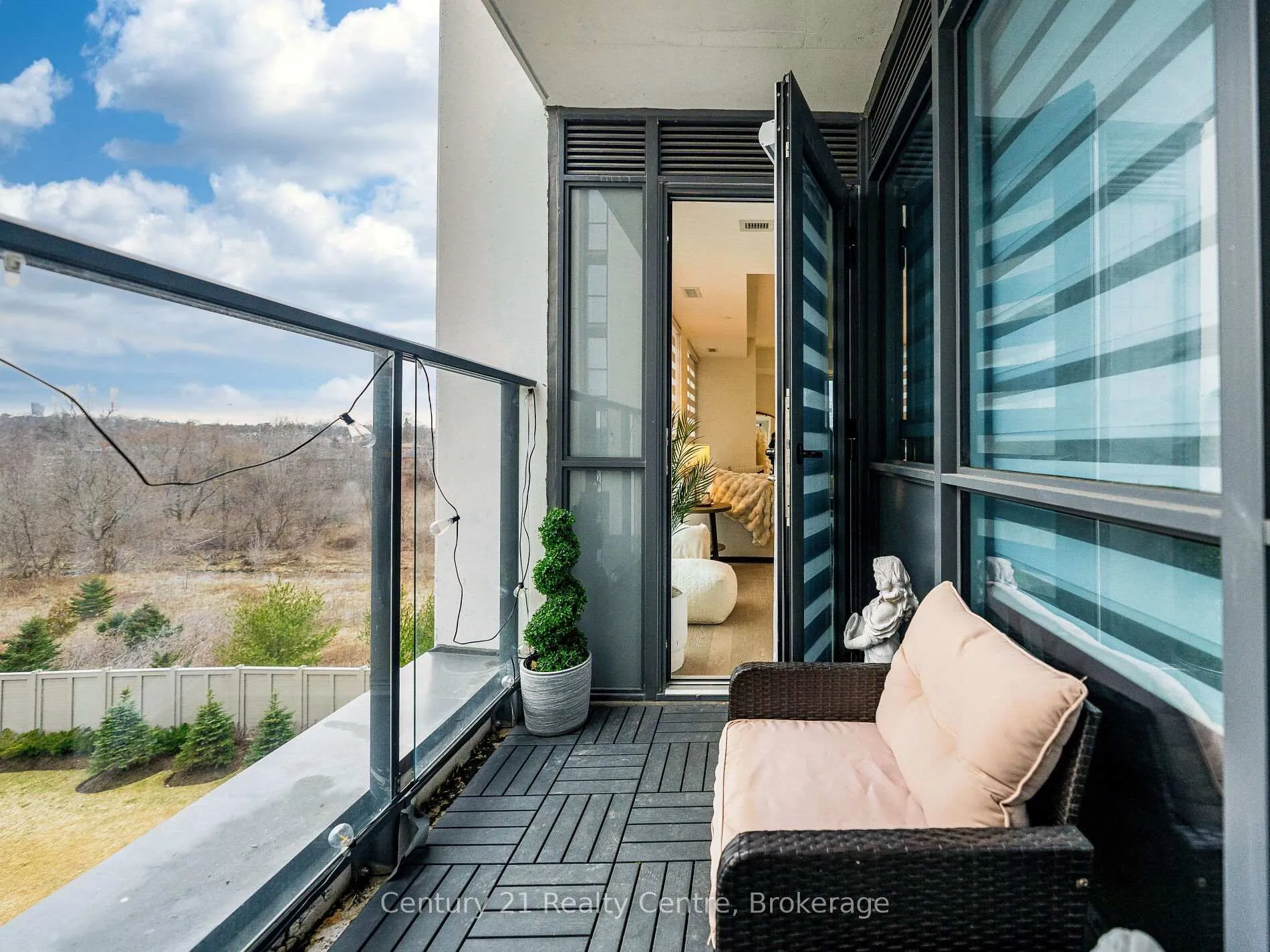 Photo 37 of 1063 Douglas McCurdy Common, Mississauga, Lakeview — HOMEH