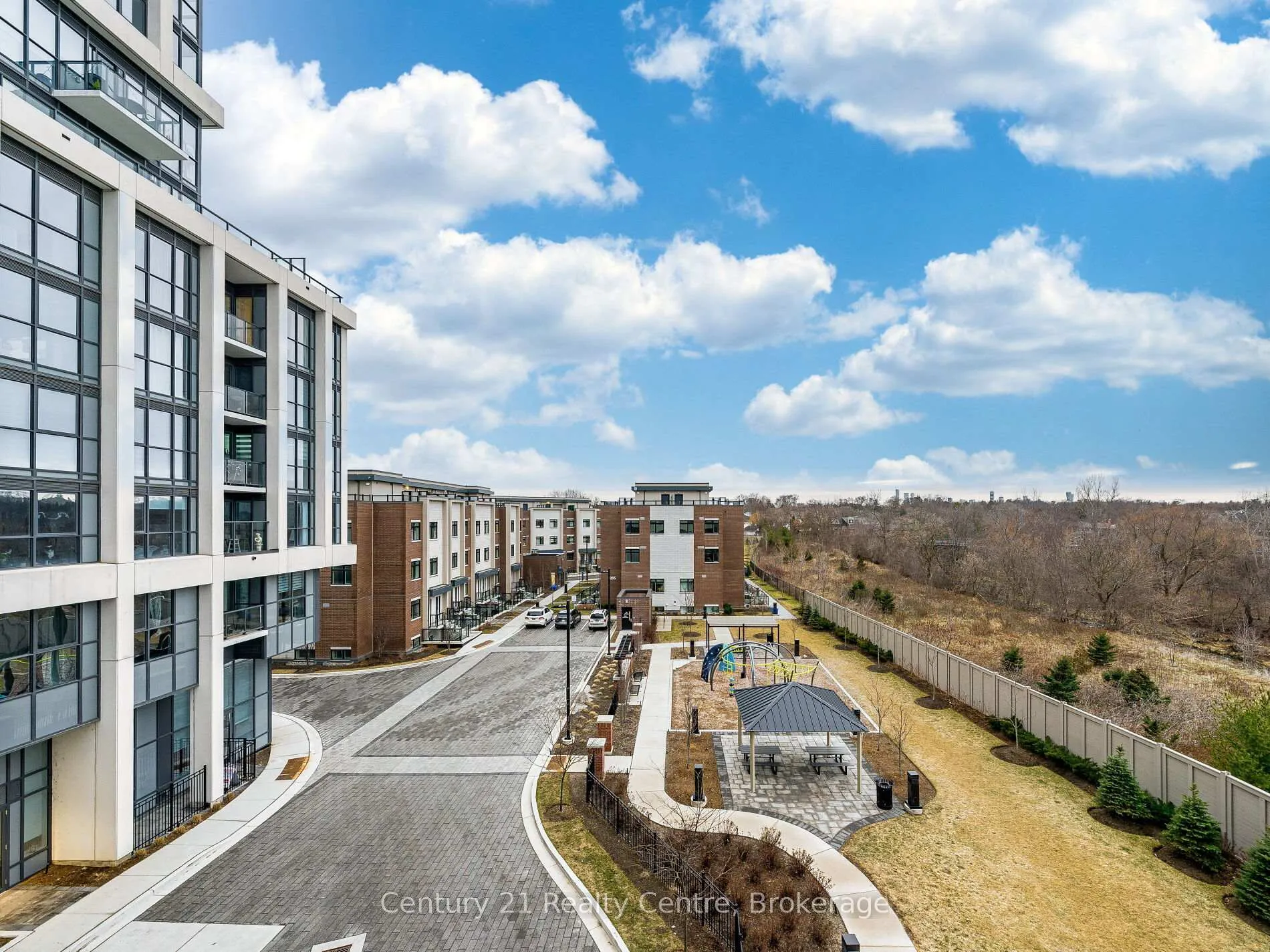 Photo 38 of 1063 Douglas McCurdy Common, Mississauga, Lakeview — HOMEH
