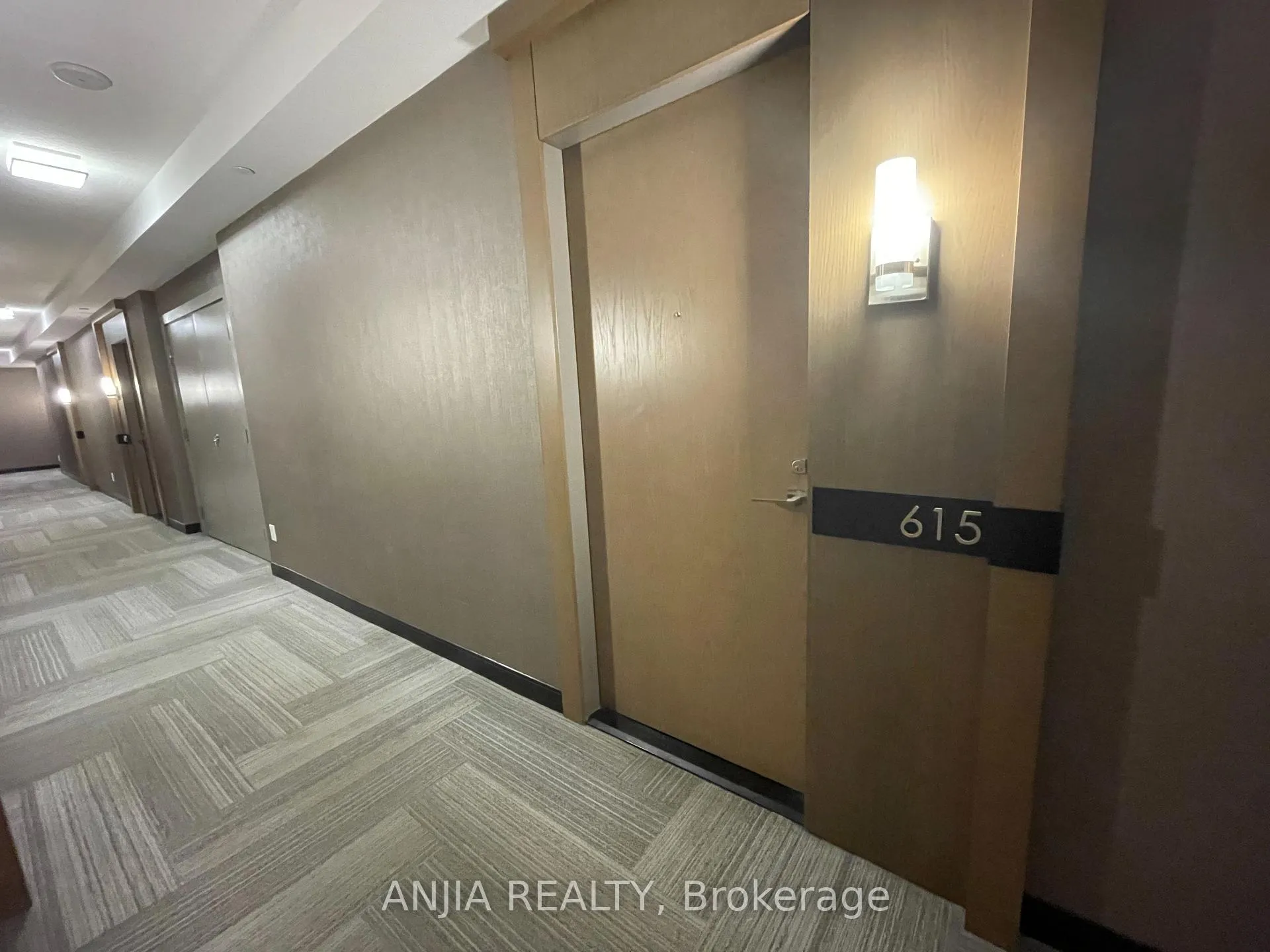 Photo 2 of Unit 615, 28 Uptown Drive, Markham, Unionville — HOMEH