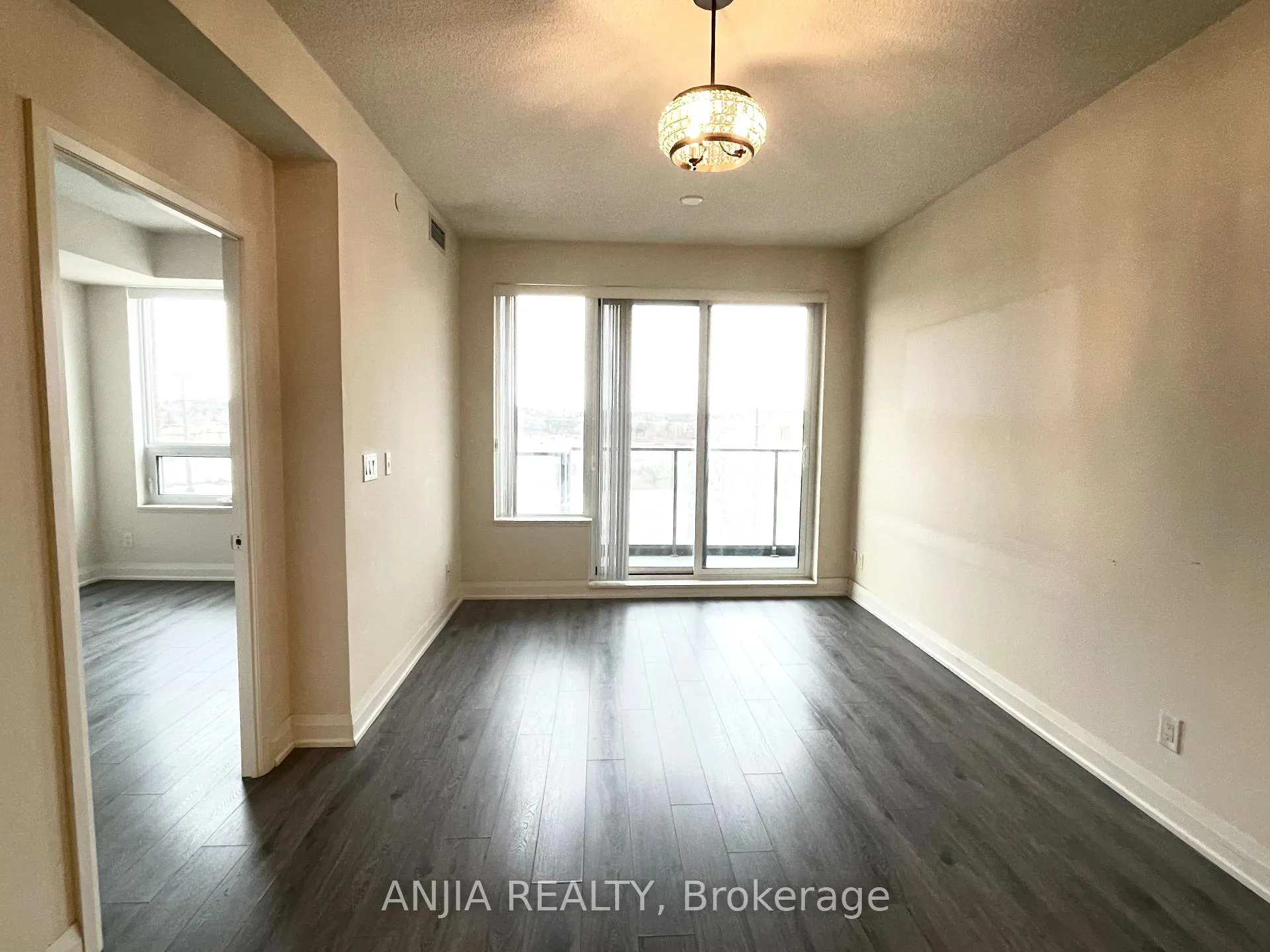 Photo 5 of Unit 615, 28 Uptown Drive, Markham, Unionville — HOMEH