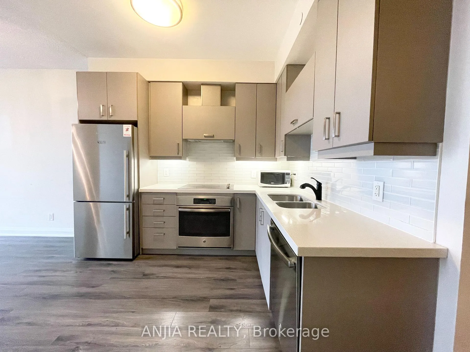 Photo 6 of Unit 615, 28 Uptown Drive, Markham, Unionville — HOMEH