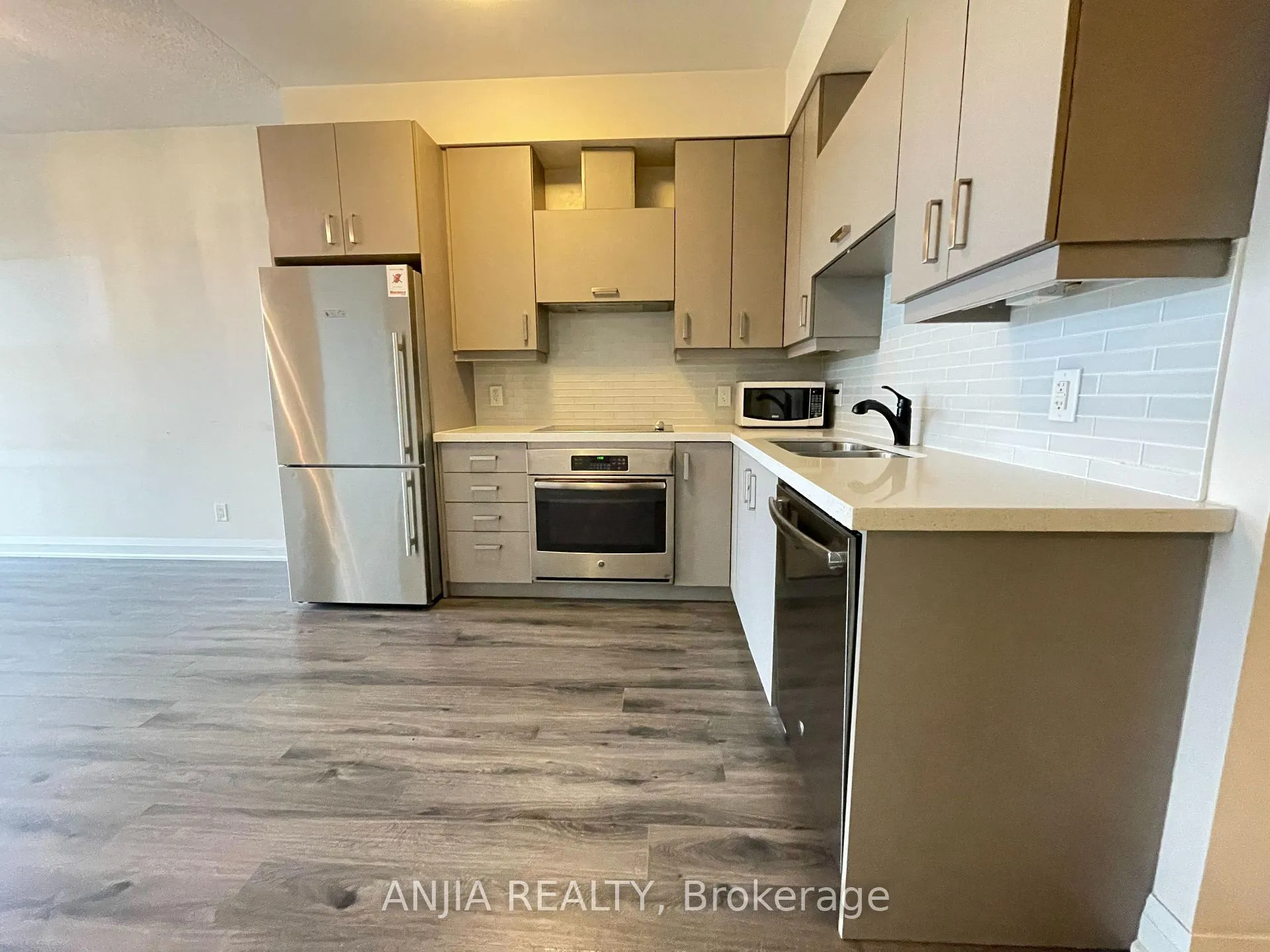 Photo 9 of Unit 615, 28 Uptown Drive, Markham, Unionville — HOMEH
