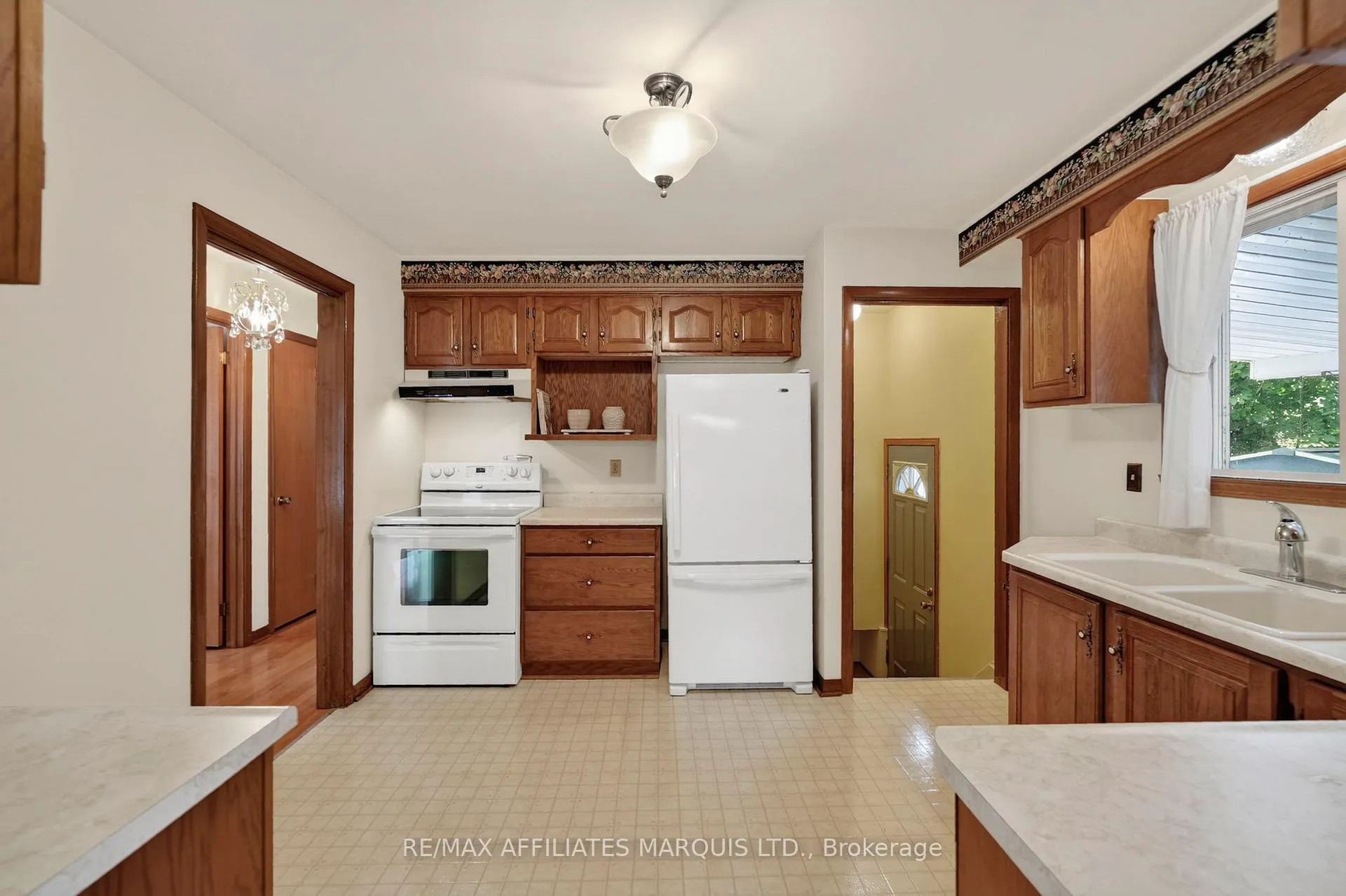 Photo 14 of 438 Beach Avenue, Cornwall, Cornwall — HOMEH