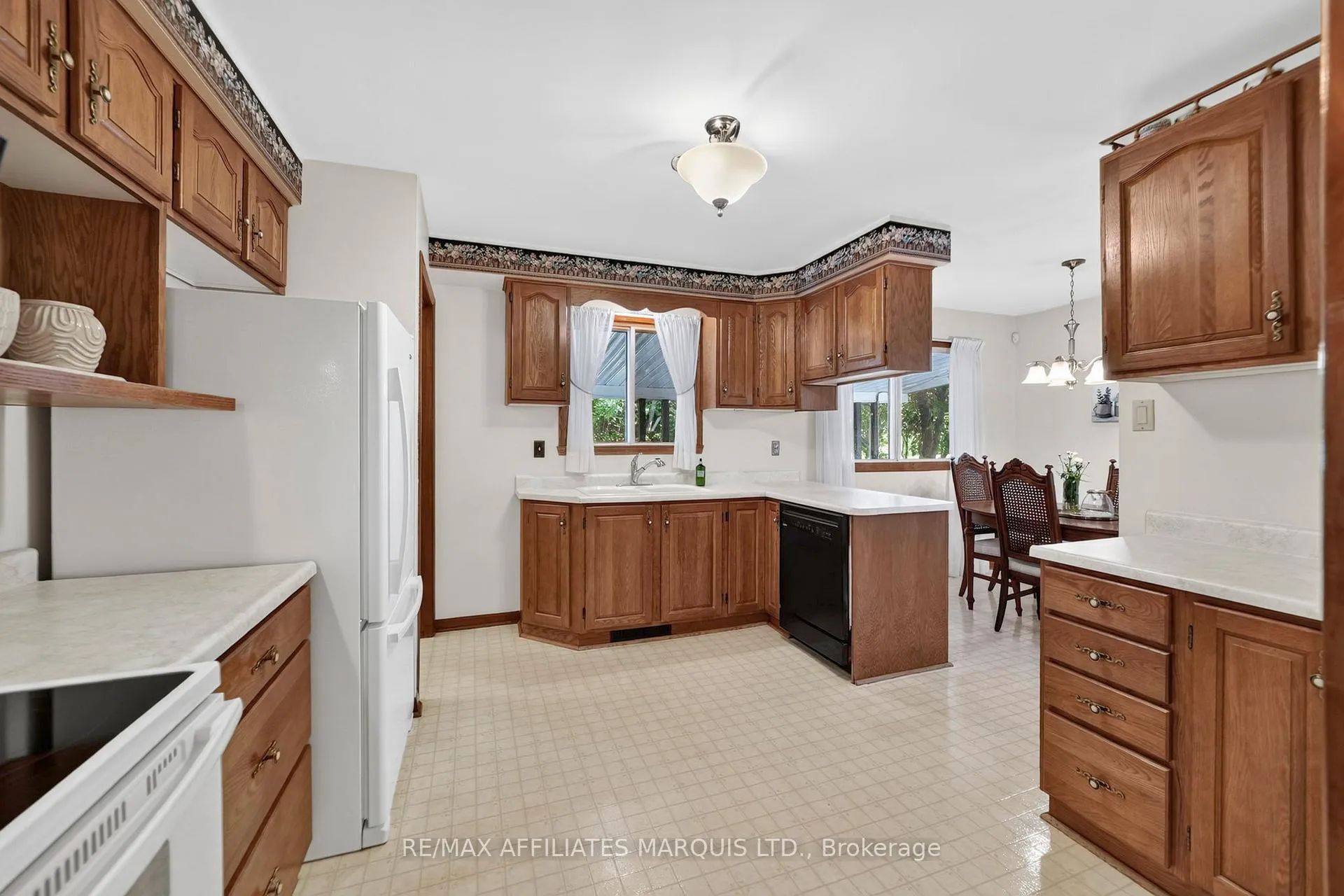 Photo 15 of 438 Beach Avenue, Cornwall, Cornwall — HOMEH