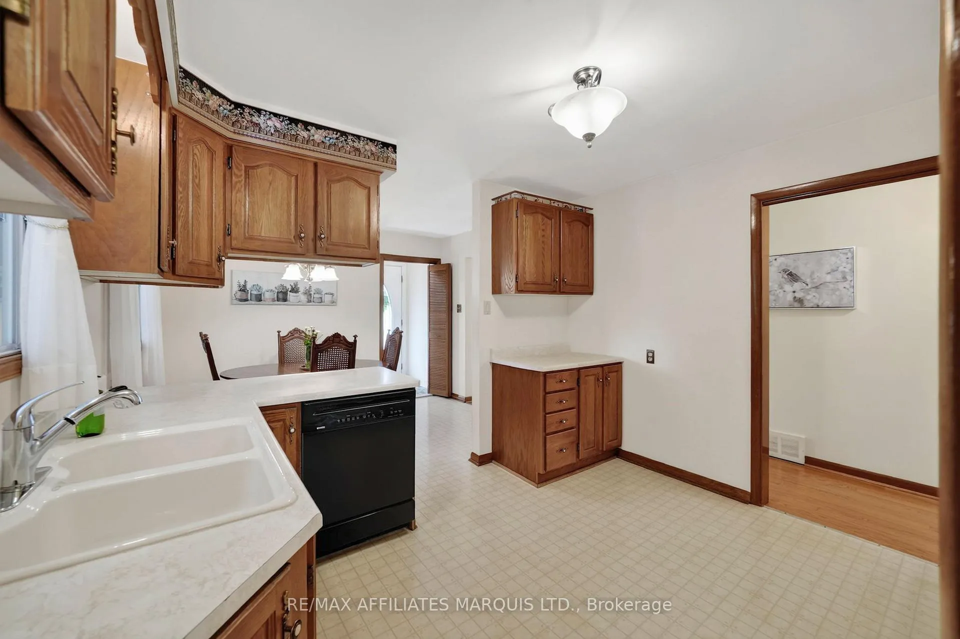 Photo 16 of 438 Beach Avenue, Cornwall, Cornwall — HOMEH