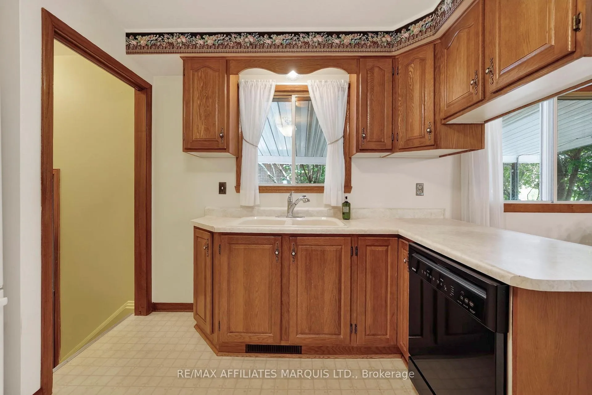 Photo 17 of 438 Beach Avenue, Cornwall, Cornwall — HOMEH