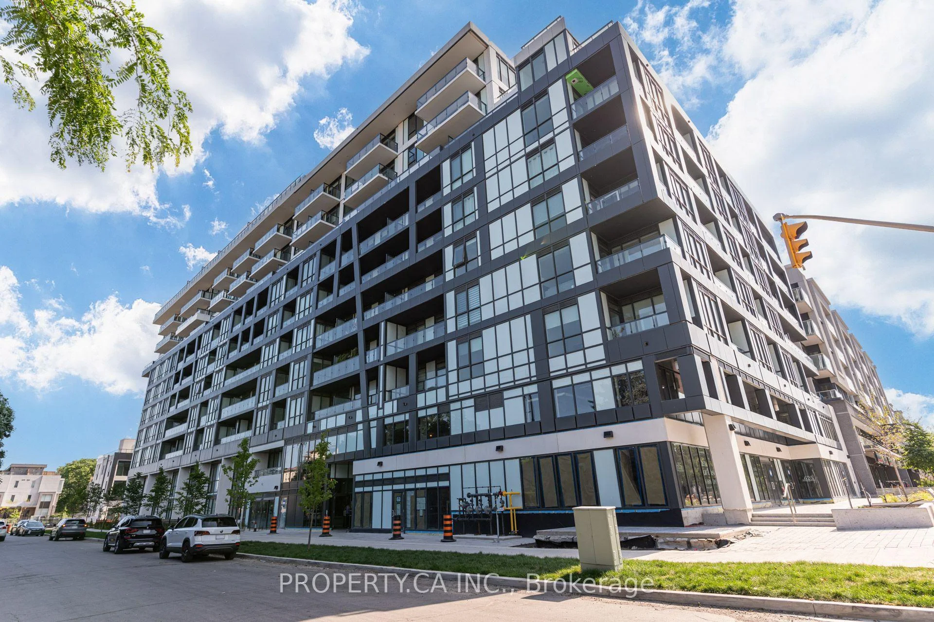 Photo 3 of Unit 106, 6 Greenbriar Road, North York, Bayview Village — HOMEH