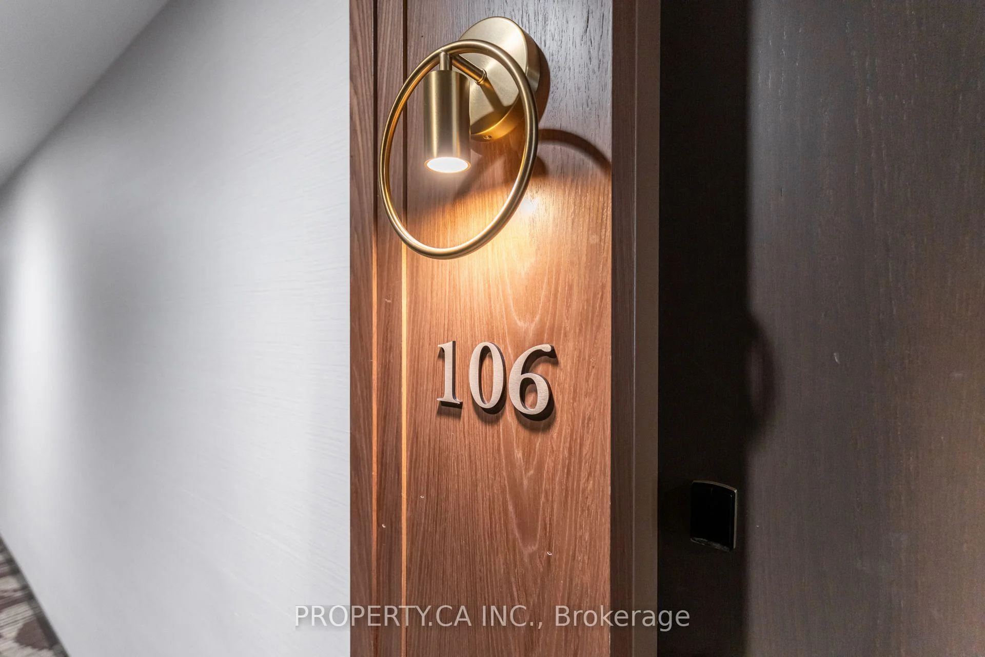 Photo 8 of Unit 106, 6 Greenbriar Road, North York, Bayview Village — HOMEH