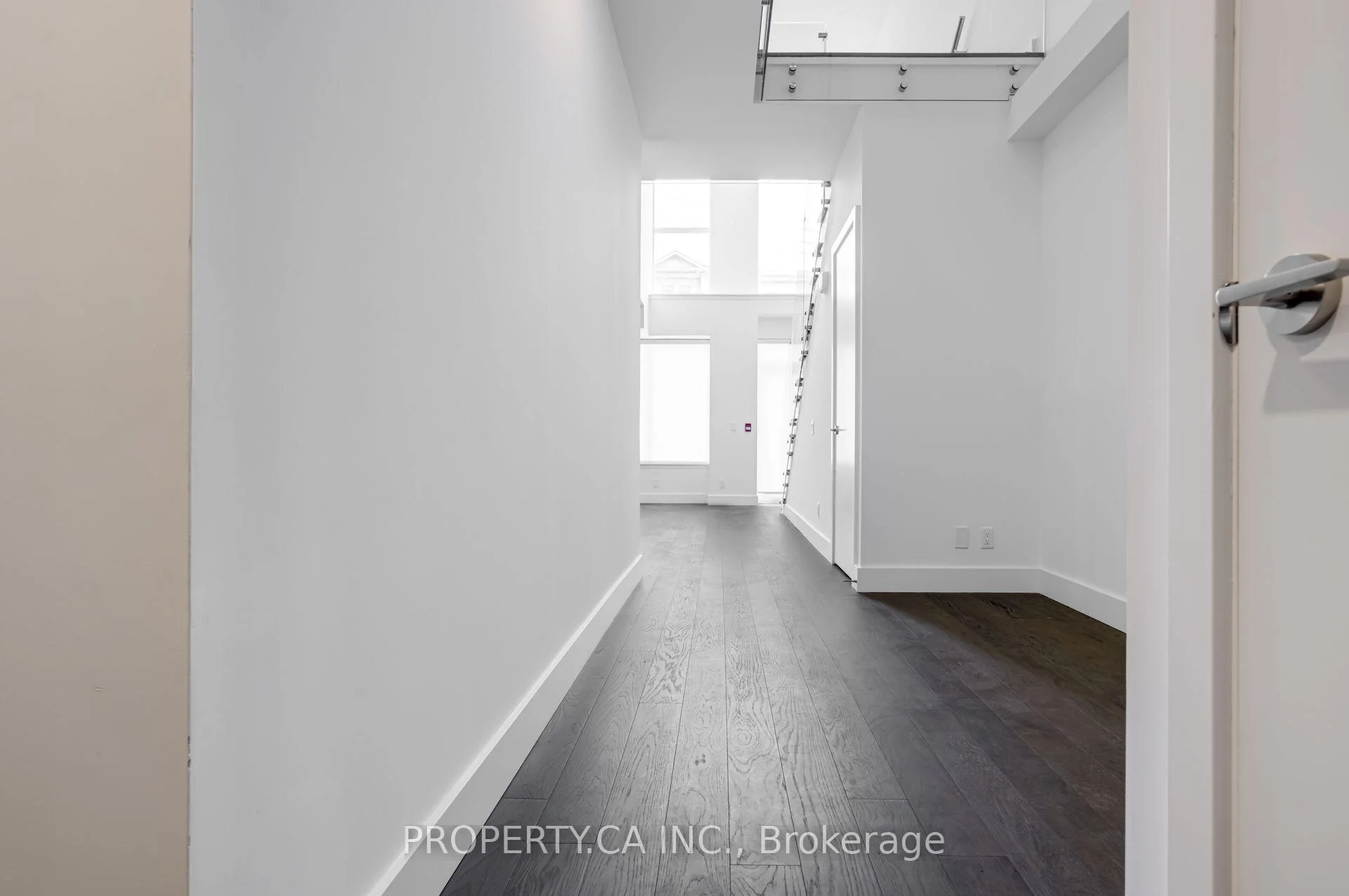 Photo 10 of Unit 106, 6 Greenbriar Road, North York, Bayview Village — HOMEH