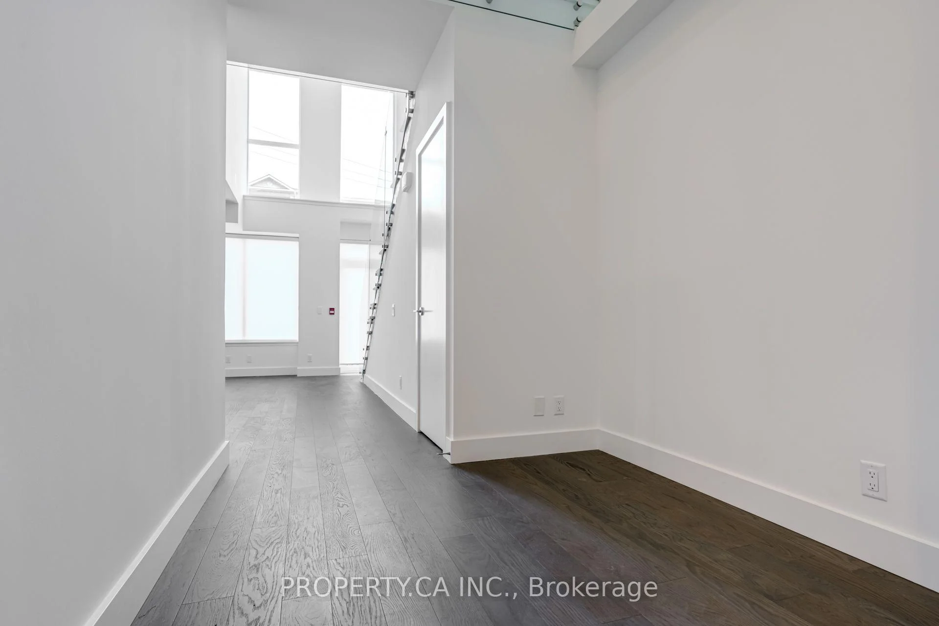 Photo 11 of Unit 106, 6 Greenbriar Road, North York, Bayview Village — HOMEH