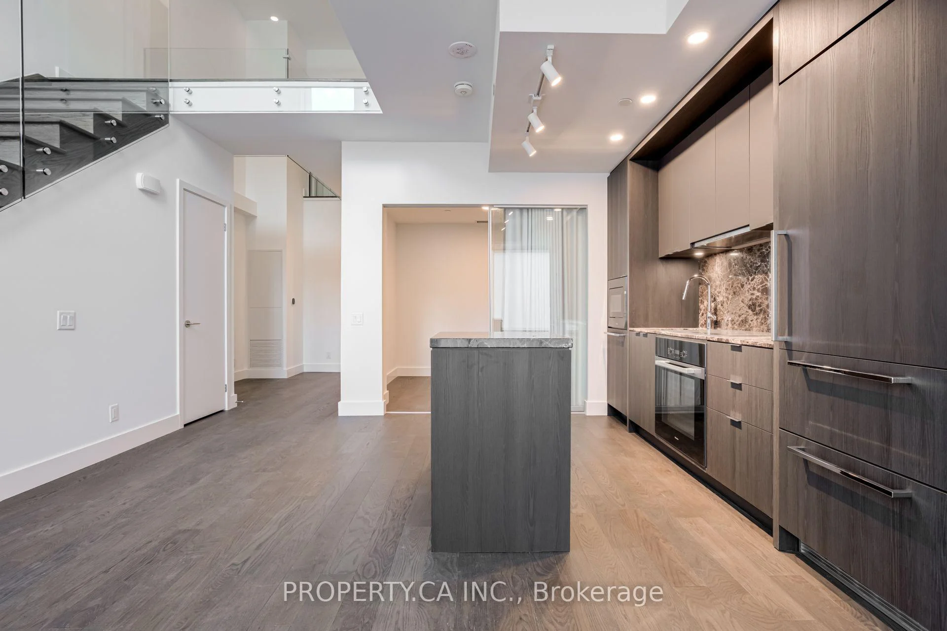 Photo 14 of Unit 106, 6 Greenbriar Road, North York, Bayview Village — HOMEH