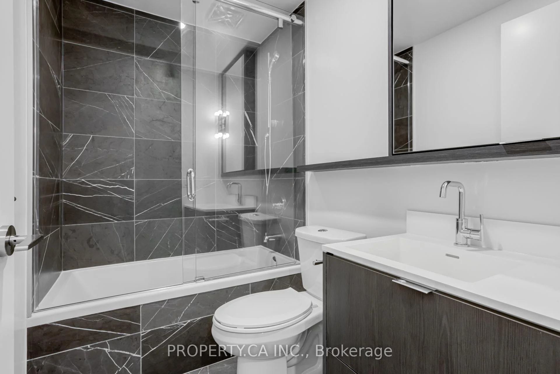 Photo 21 of Unit 106, 6 Greenbriar Road, North York, Bayview Village — HOMEH