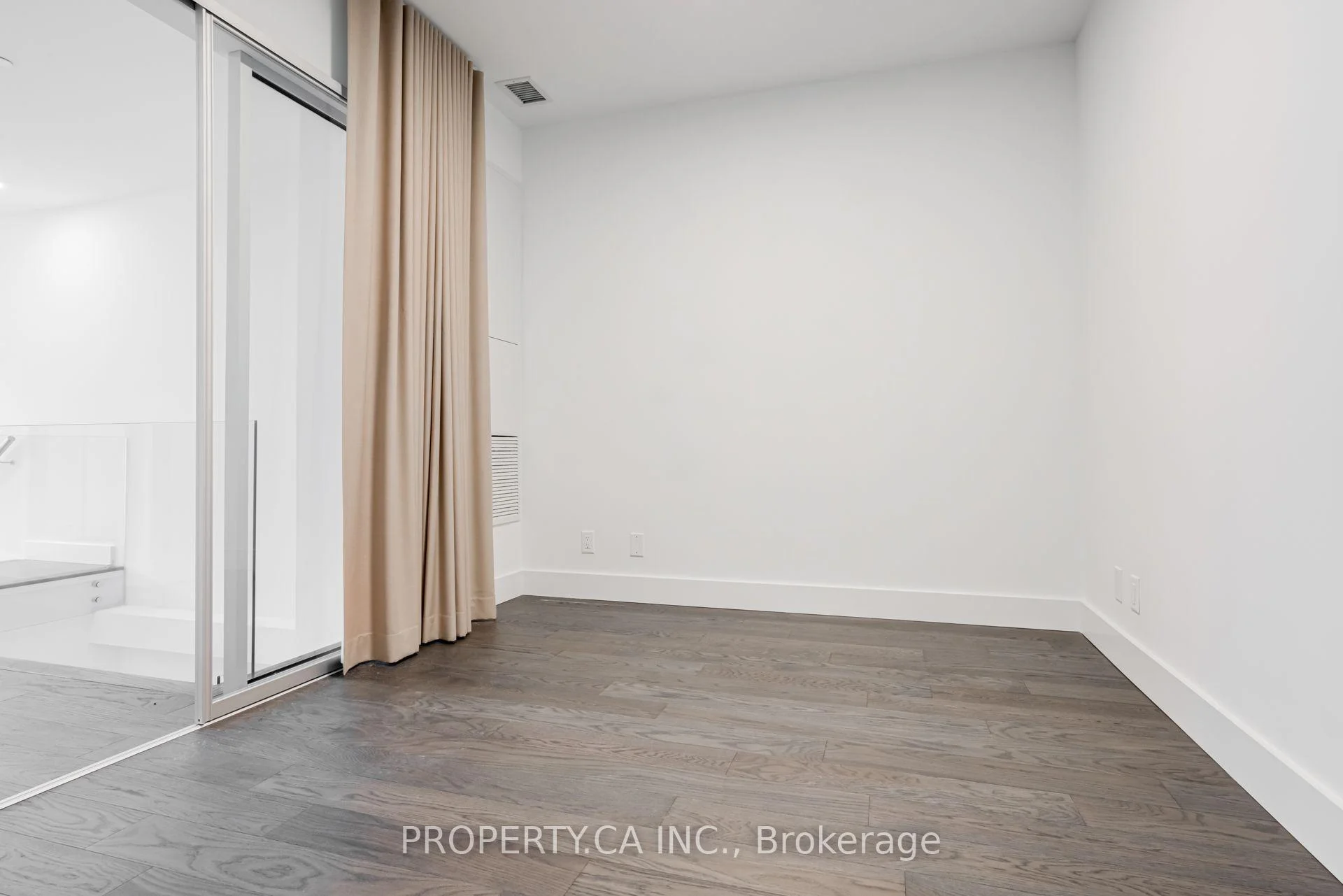Photo 32 of Unit 106, 6 Greenbriar Road, North York, Bayview Village — HOMEH