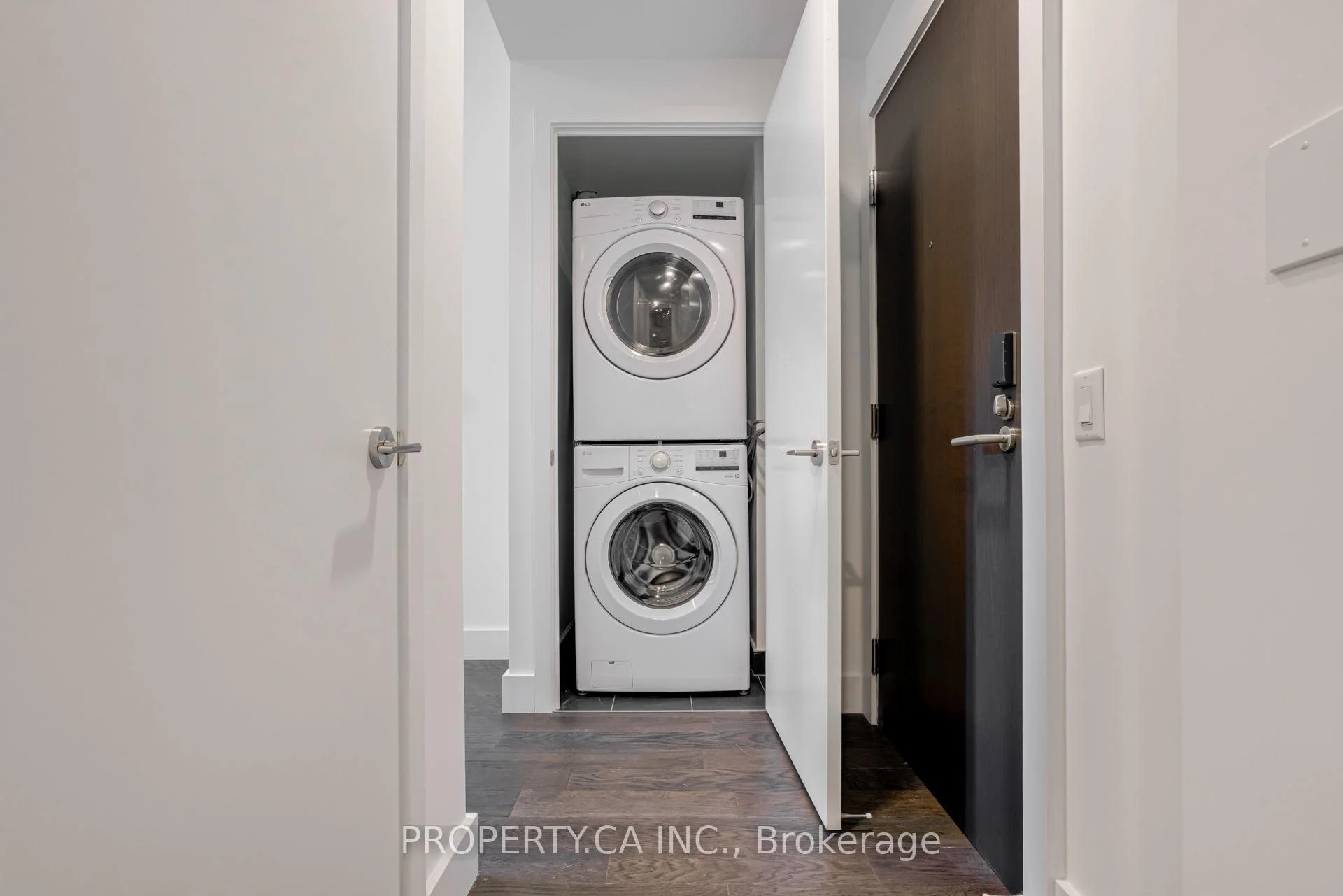 Photo 38 of Unit 106, 6 Greenbriar Road, North York, Bayview Village — HOMEH