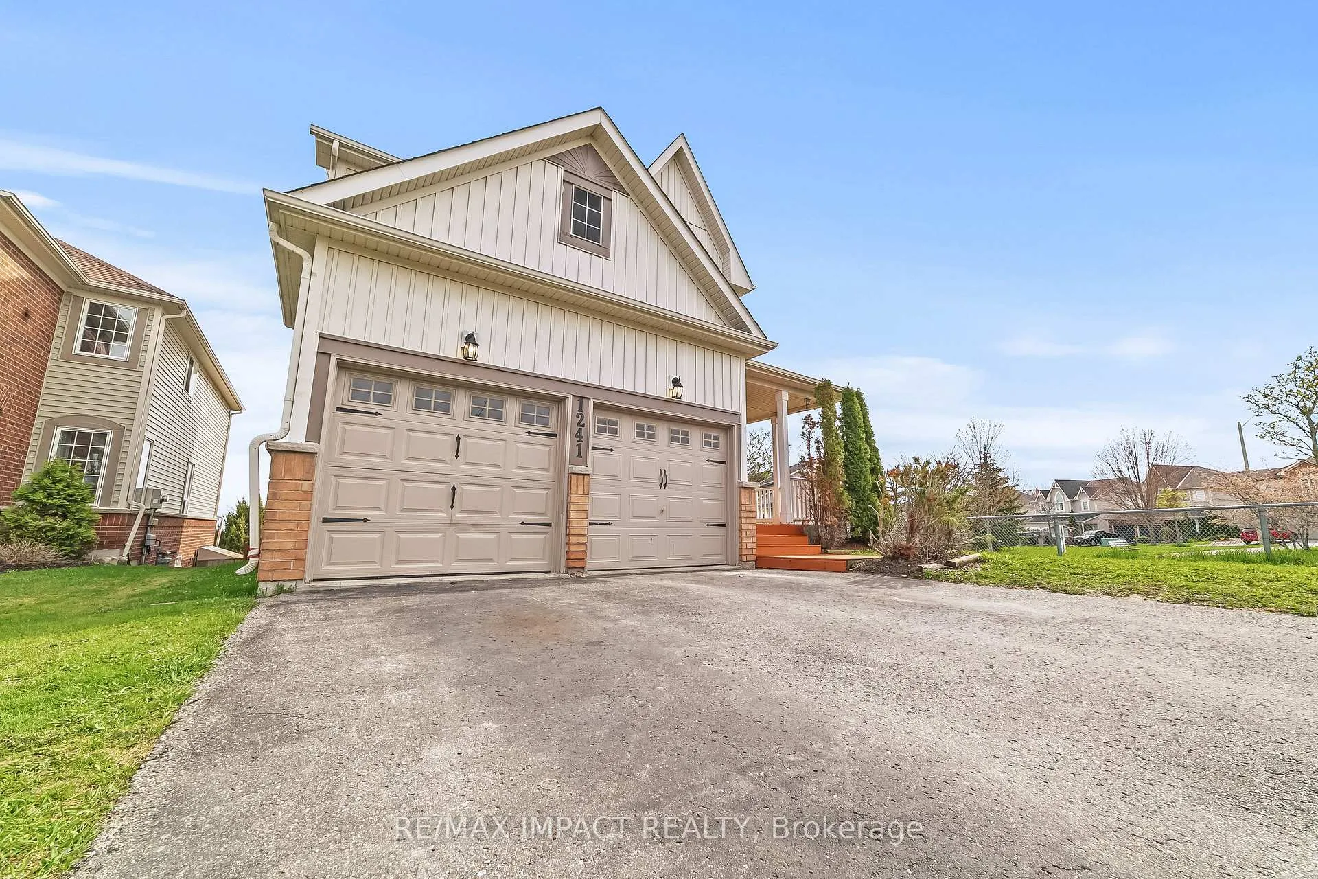 Photo 2 of 1241 Tall Pine, Oshawa, Pinecrest — HOMEH