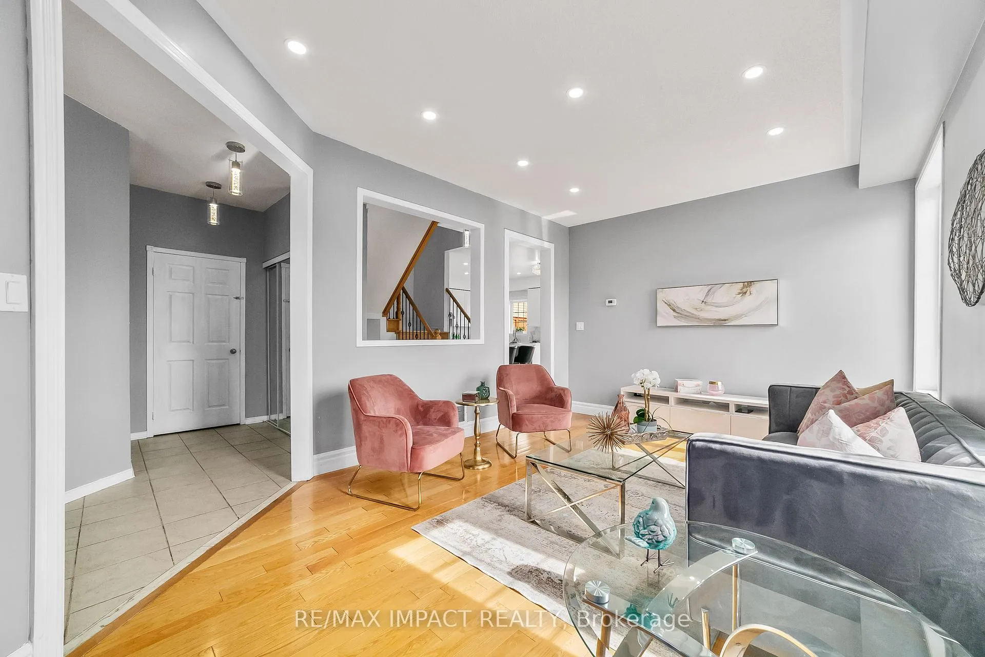 Photo 4 of 1241 Tall Pine, Oshawa, Pinecrest — HOMEH