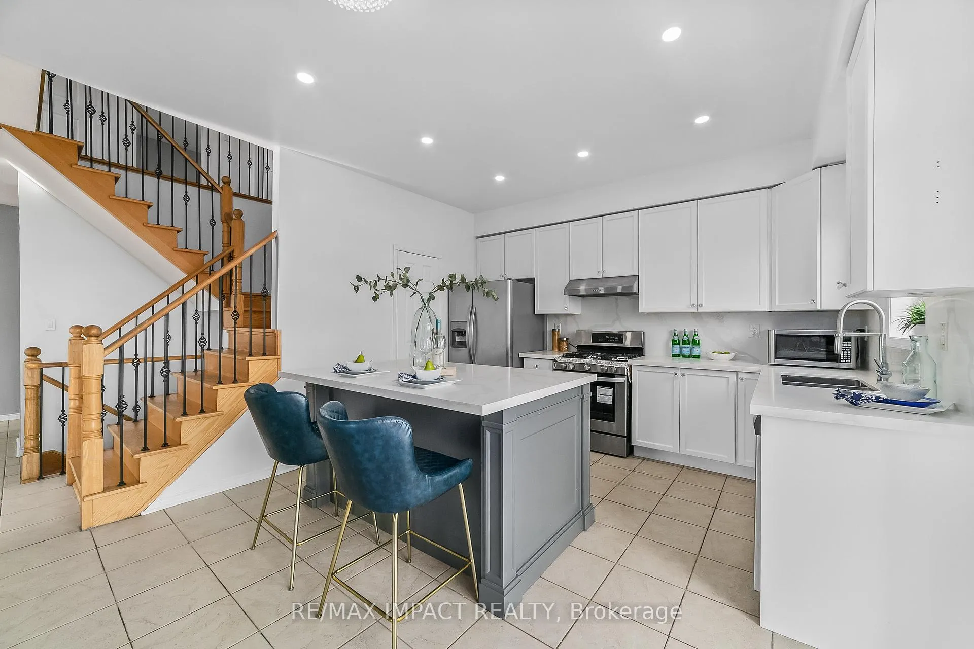 Photo 9 of 1241 Tall Pine, Oshawa, Pinecrest — HOMEH