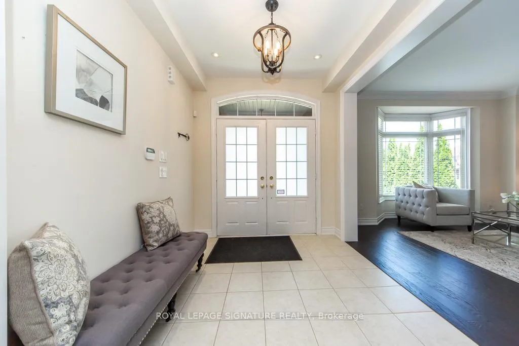 Photo 4 of 210 Upper Post Road, Vaughan, Patterson — HOMEH