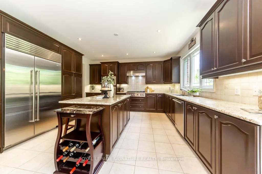 Photo 11 of 210 Upper Post Road, Vaughan, Patterson — HOMEH