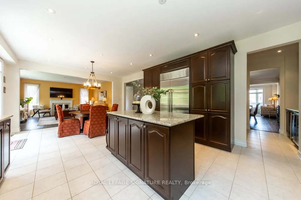 Photo 12 of 210 Upper Post Road, Vaughan, Patterson — HOMEH