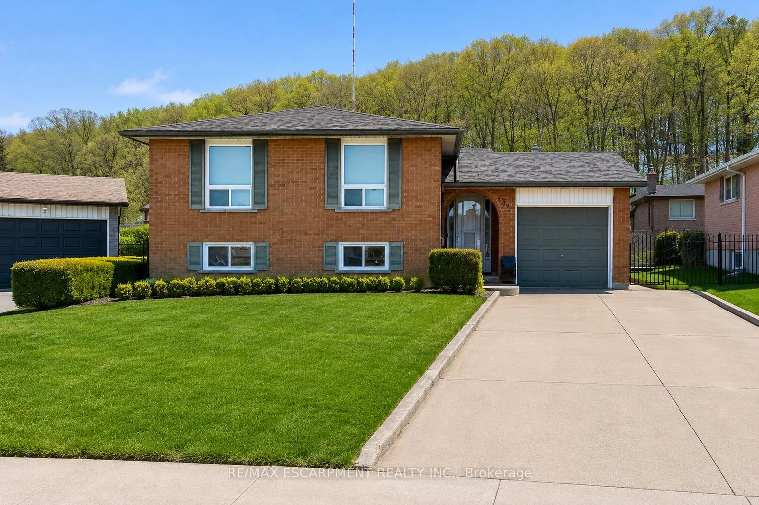Photo 2 of Unit B, 134 Marcella Crescent, Hamilton, Gershome — HOMEH