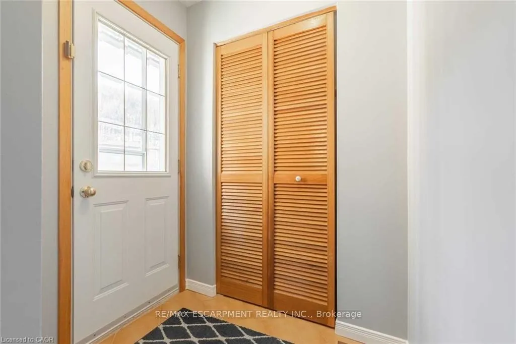 Photo 4 of Unit B, 134 Marcella Crescent, Hamilton, Gershome — HOMEH