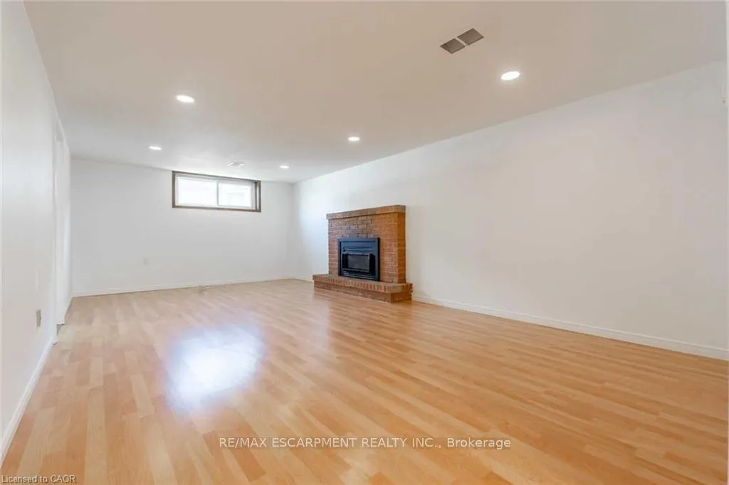 Photo 9 of Unit B, 134 Marcella Crescent, Hamilton, Gershome — HOMEH