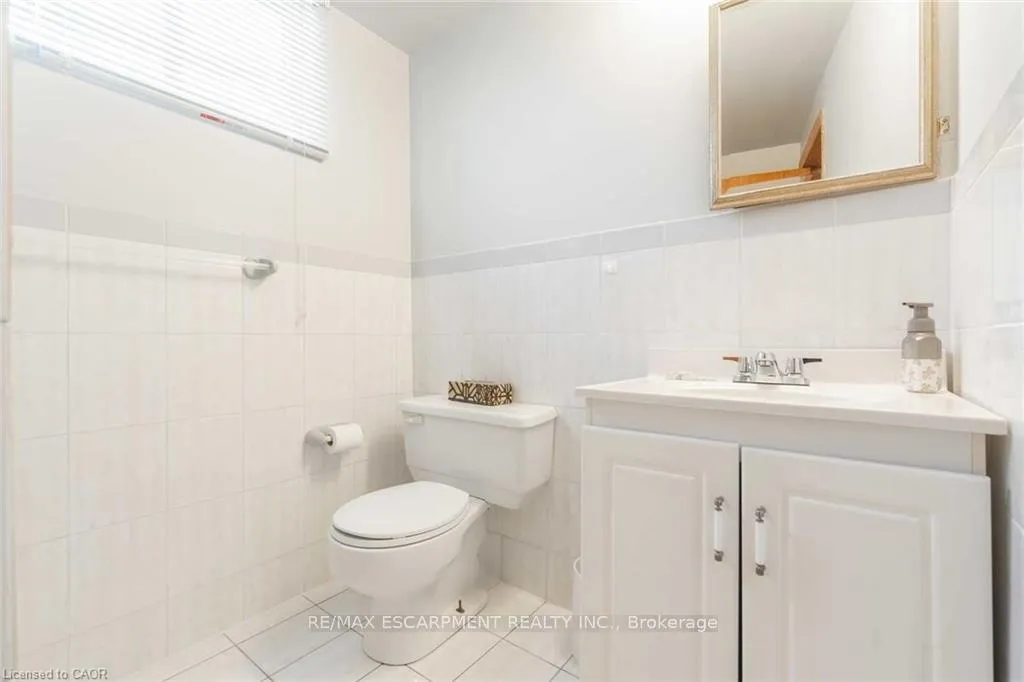 Photo 11 of Unit B, 134 Marcella Crescent, Hamilton, Gershome — HOMEH