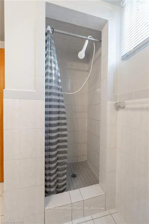 Photo 12 of Unit B, 134 Marcella Crescent, Hamilton, Gershome — HOMEH
