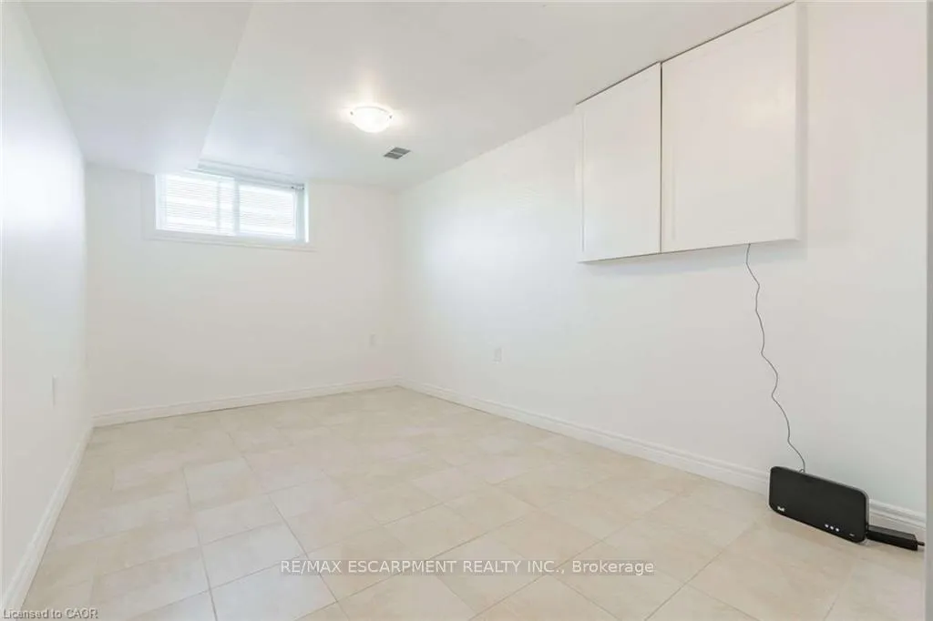 Photo 14 of Unit B, 134 Marcella Crescent, Hamilton, Gershome — HOMEH