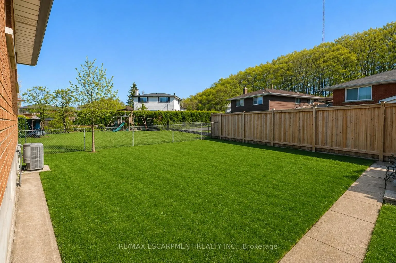 Photo 15 of Unit B, 134 Marcella Crescent, Hamilton, Gershome — HOMEH