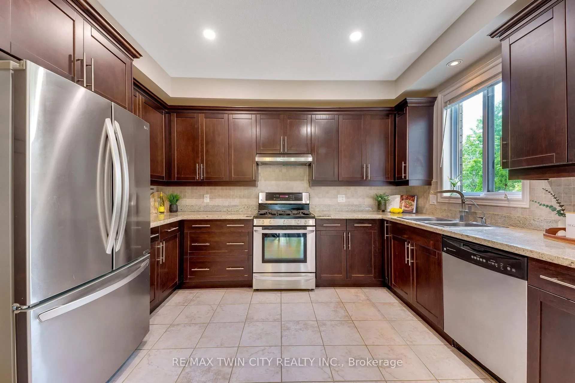 Photo 8 of 430 Kelso Drive, Waterloo — HOMEH