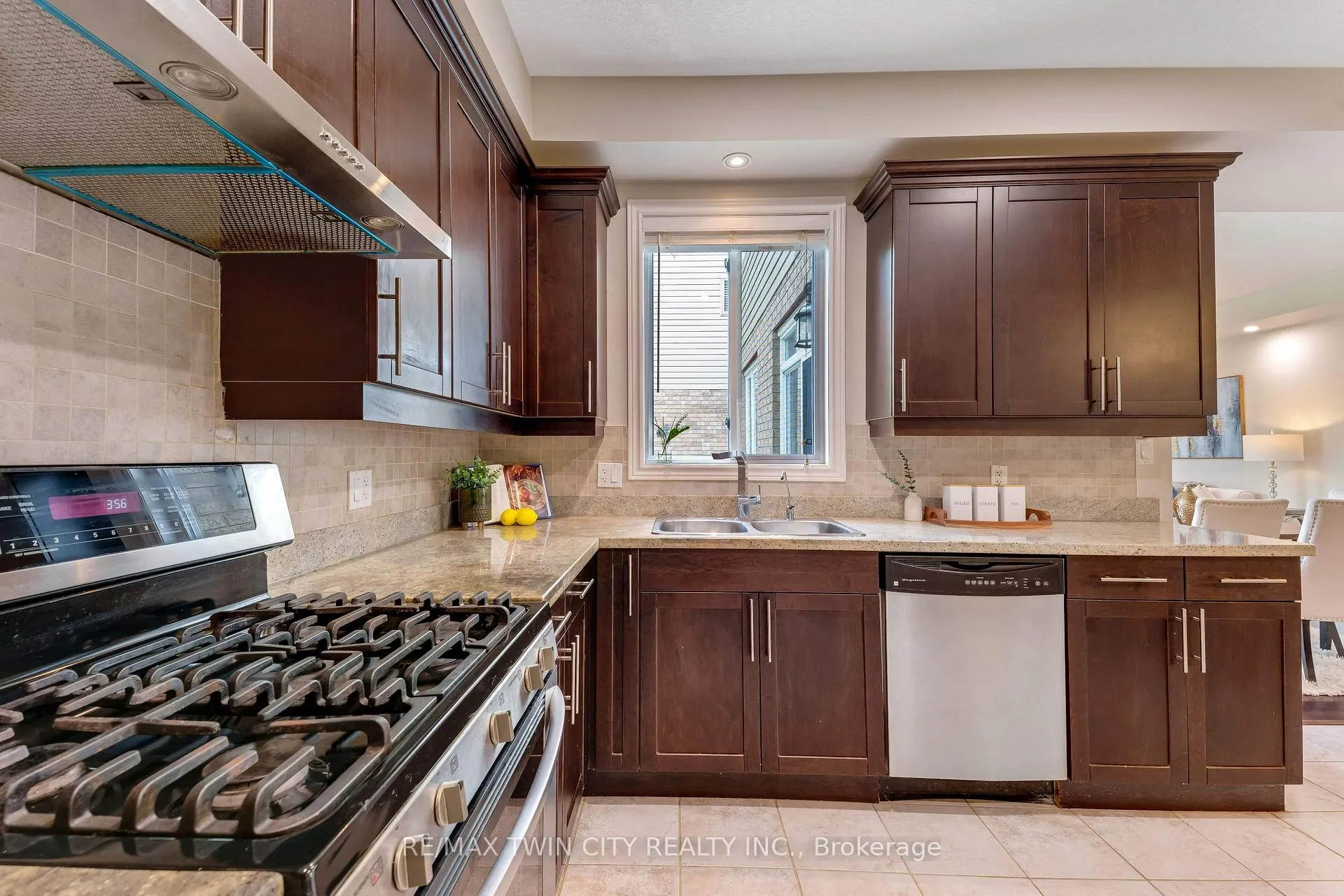 Photo 10 of 430 Kelso Drive, Waterloo — HOMEH