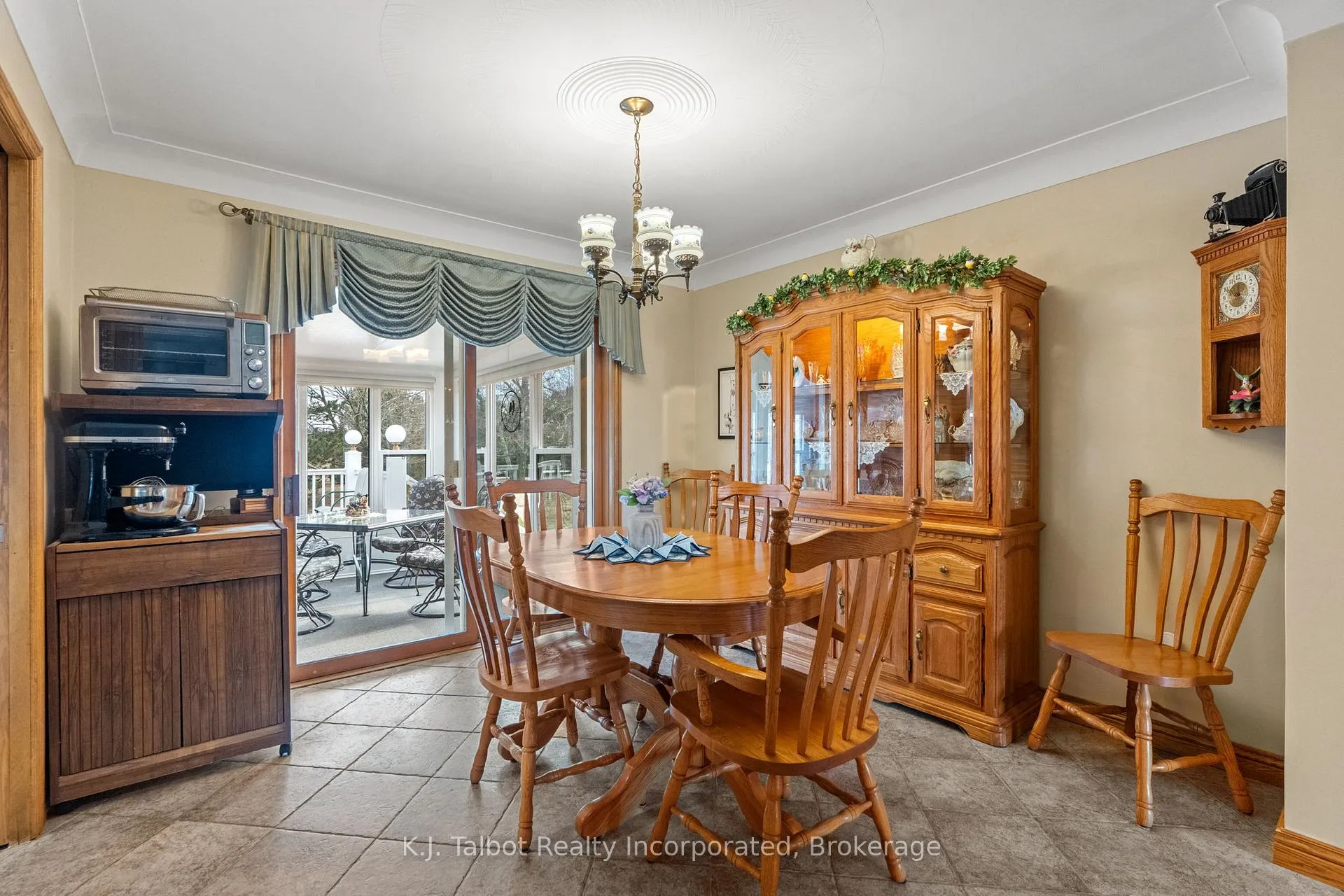 Photo 8 of 41342 Walton Road, Morris Turnberry, Morris — HOMEH