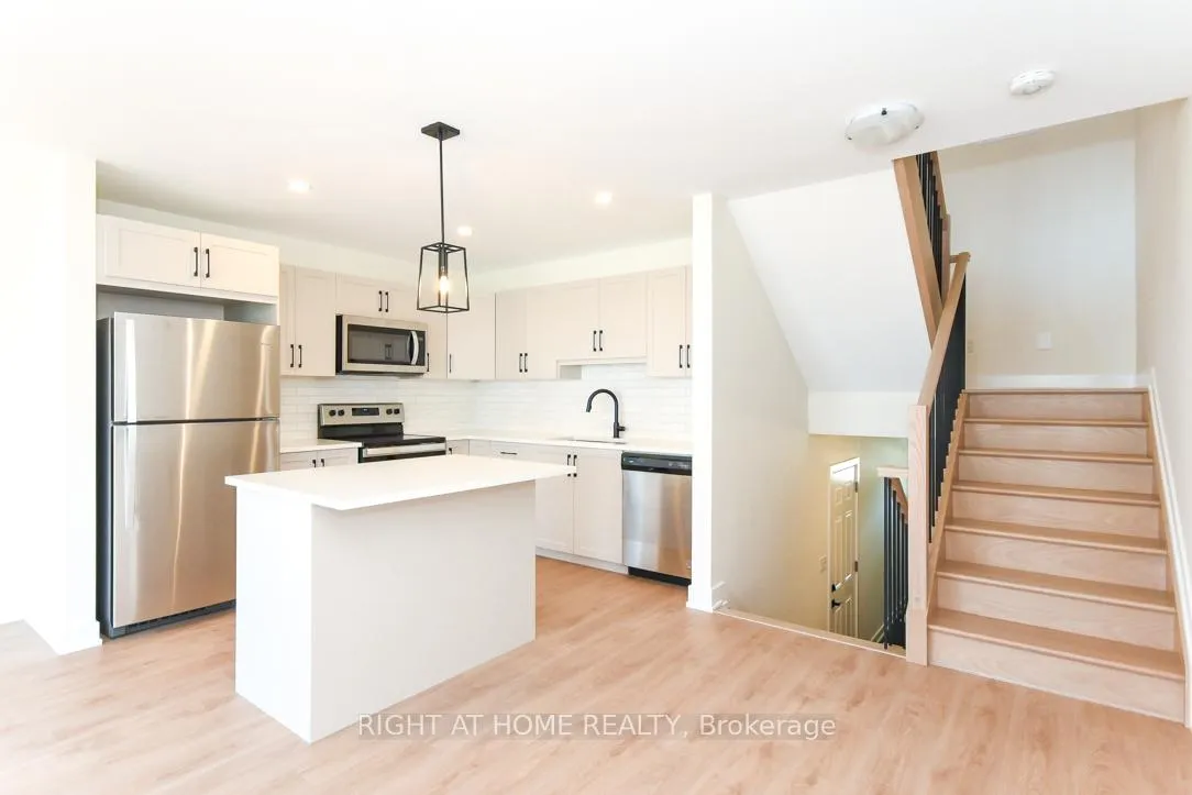 Photo 4 of 75 Whitcomb Crescent, Smiths Falls, Smiths Falls — HOMEH