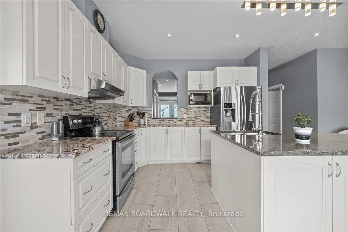 Photo 15 of 623 Capuchon Way, Ottawa, Avalon East — HOMEH
