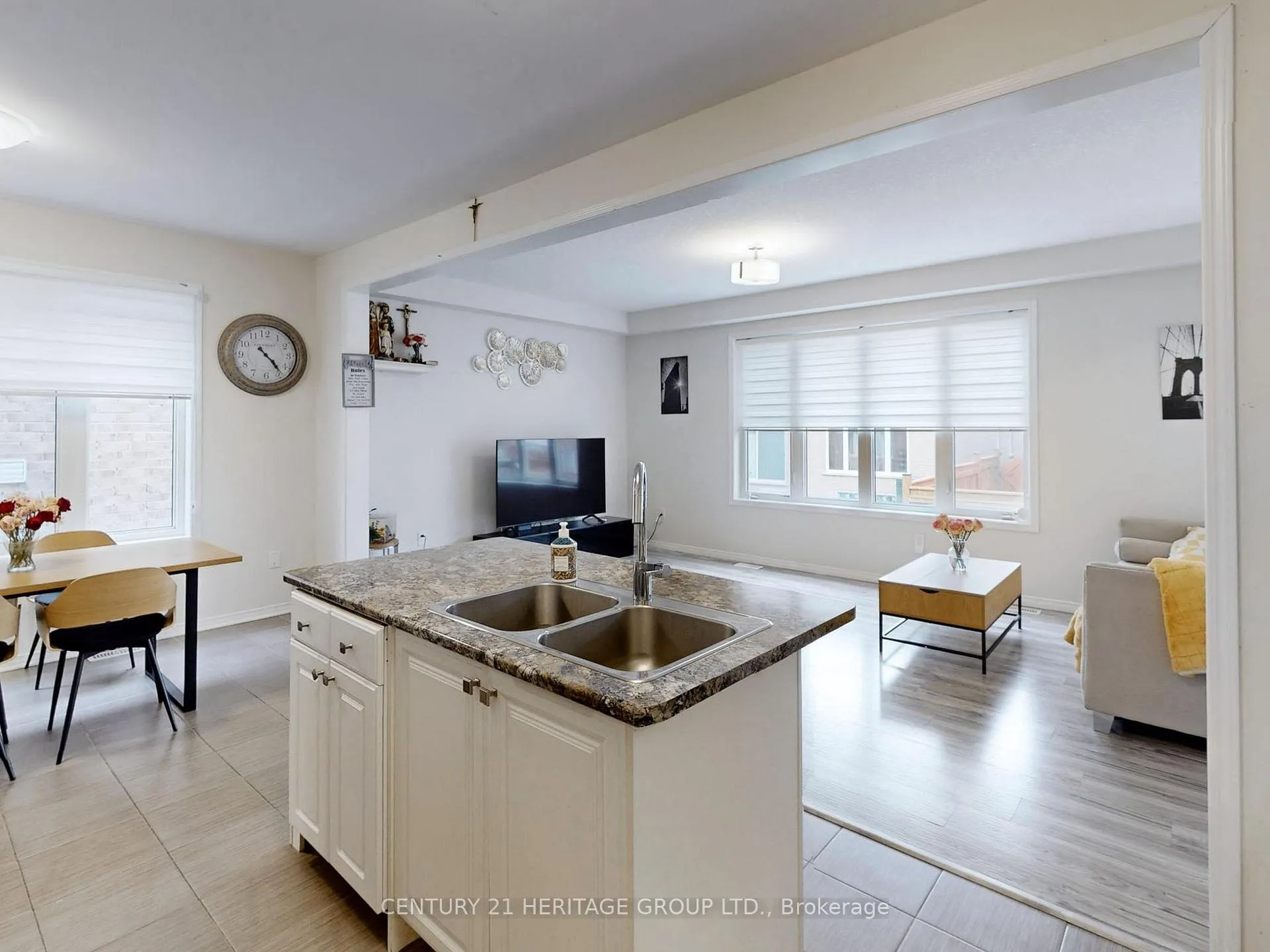 Photo 10 of 41 Sumac Drive, Haldimand — HOMEH
