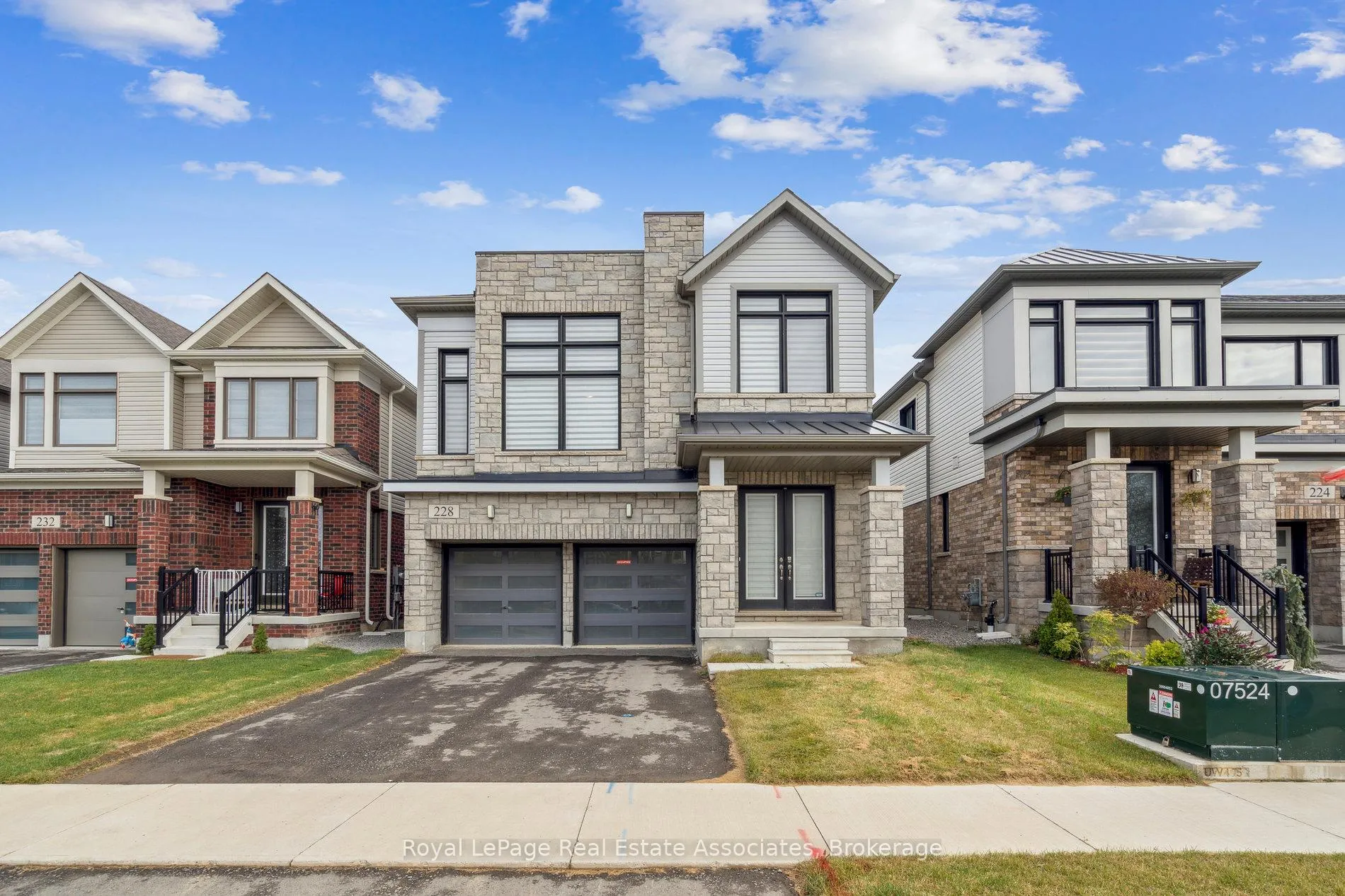 Photo 2 of 228 Provident Way, Hamilton, Mount Hope — HOMEH